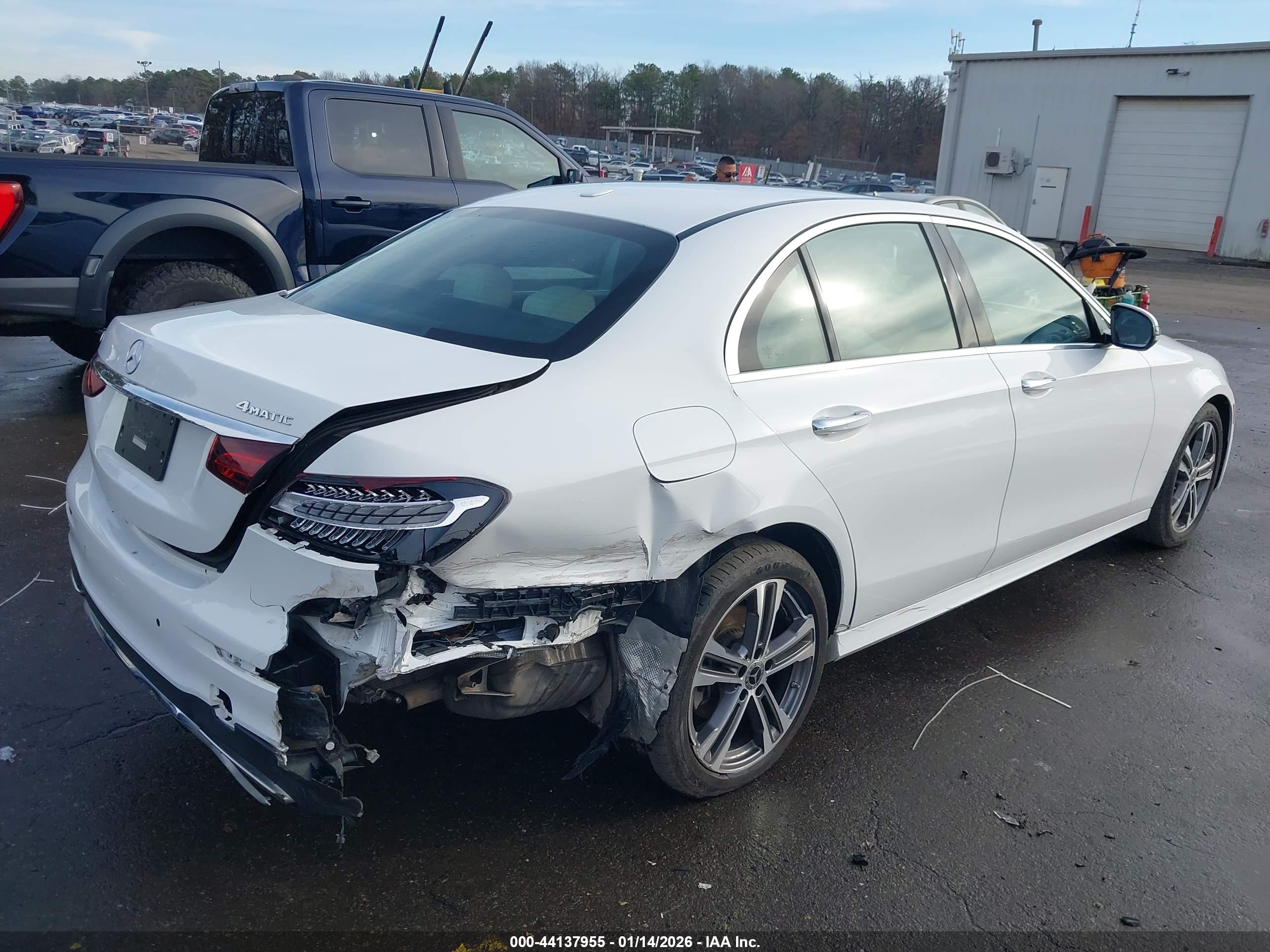 MERCEDES-BENZ E image 6