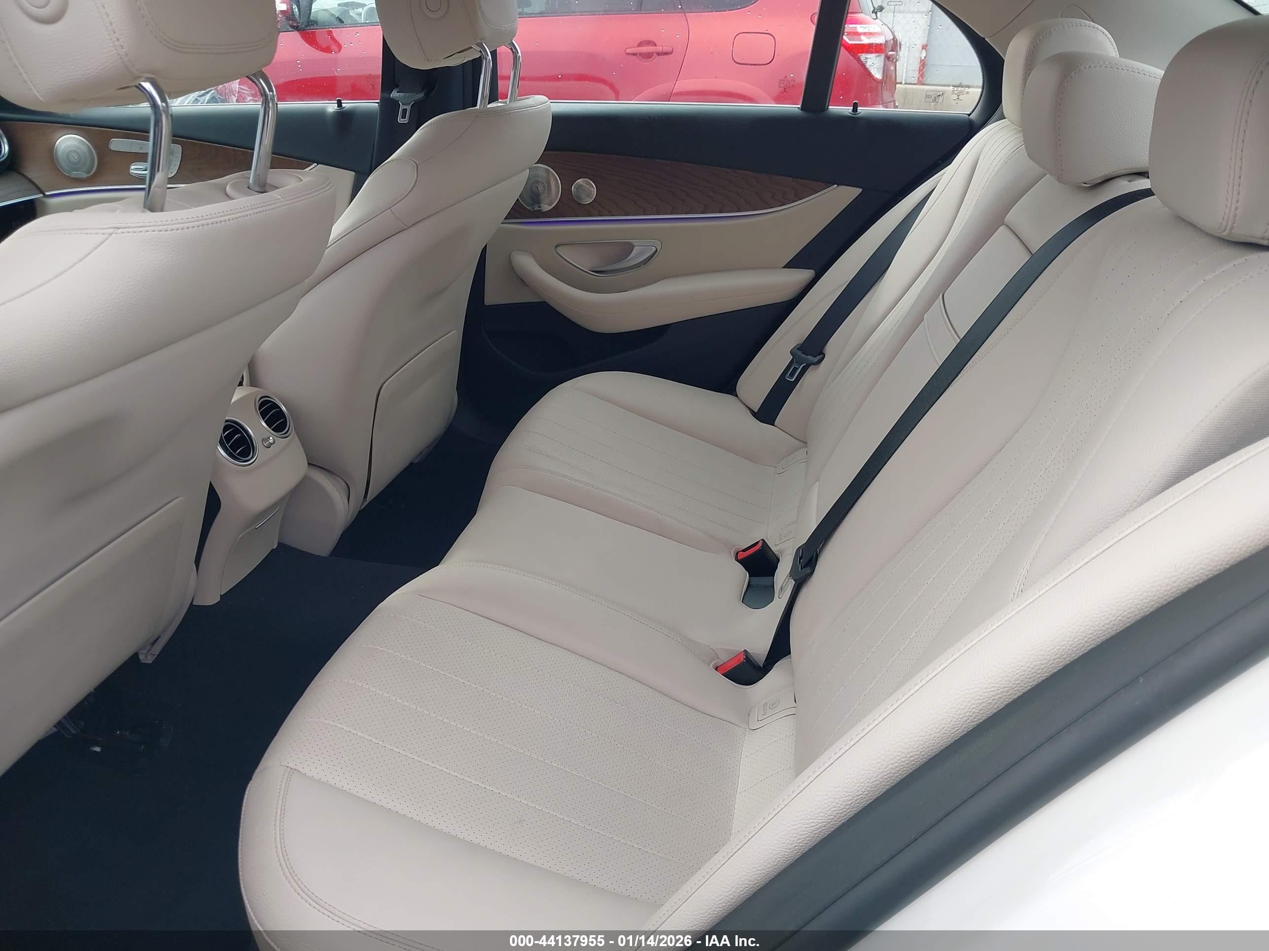 MERCEDES-BENZ E image 8