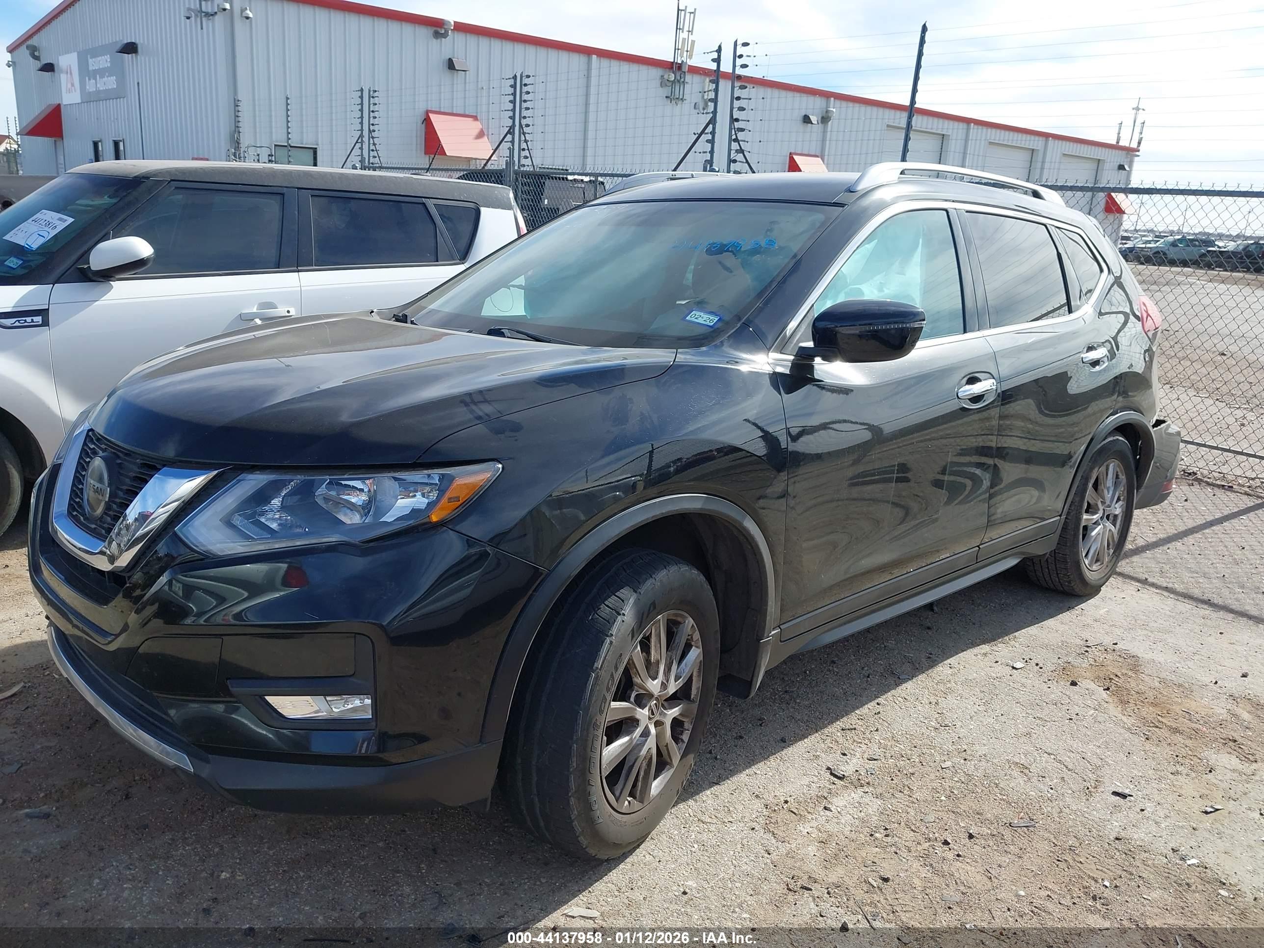NISSAN ROGUE image 2