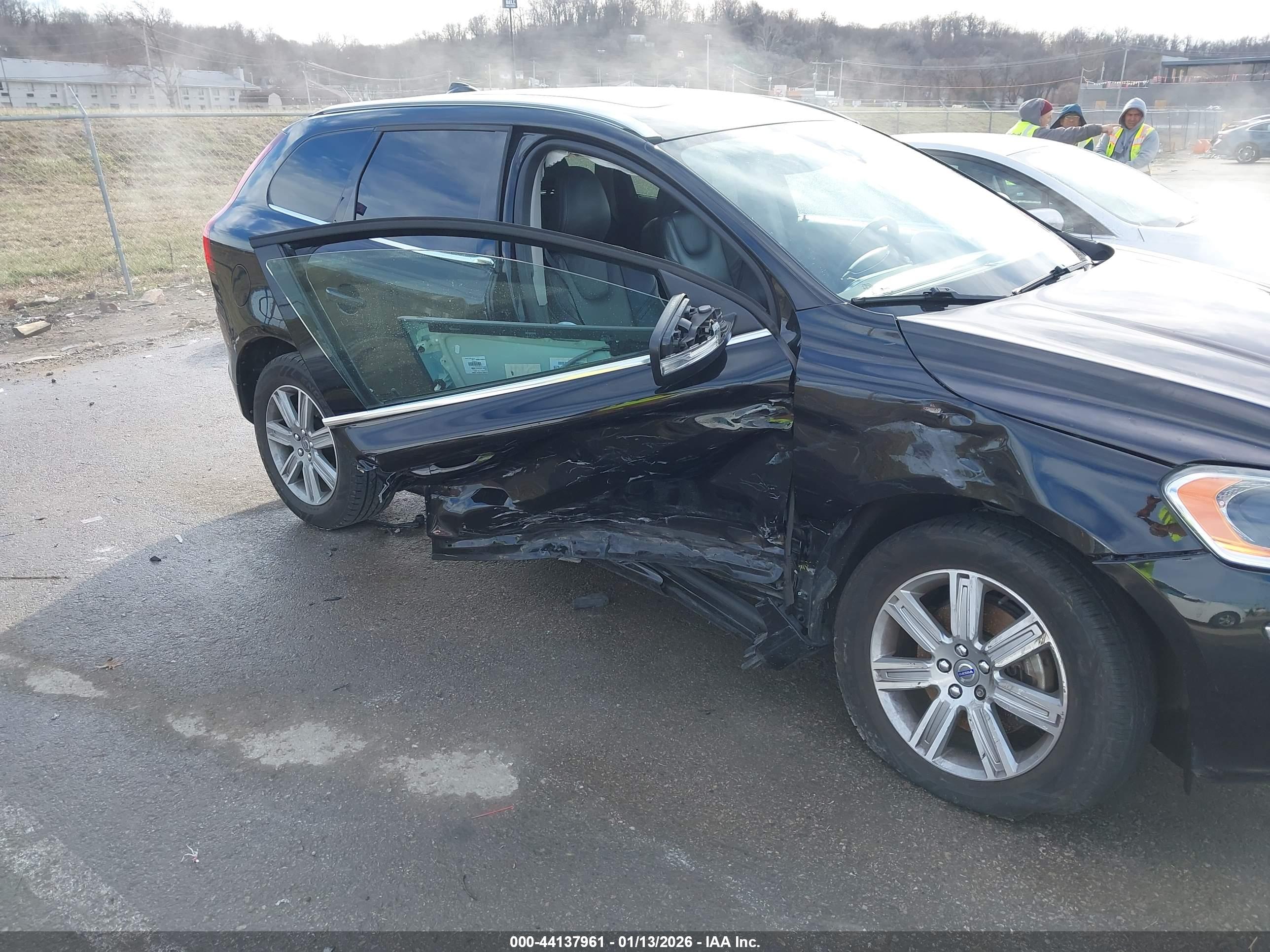 VOLVO XC60 image 6