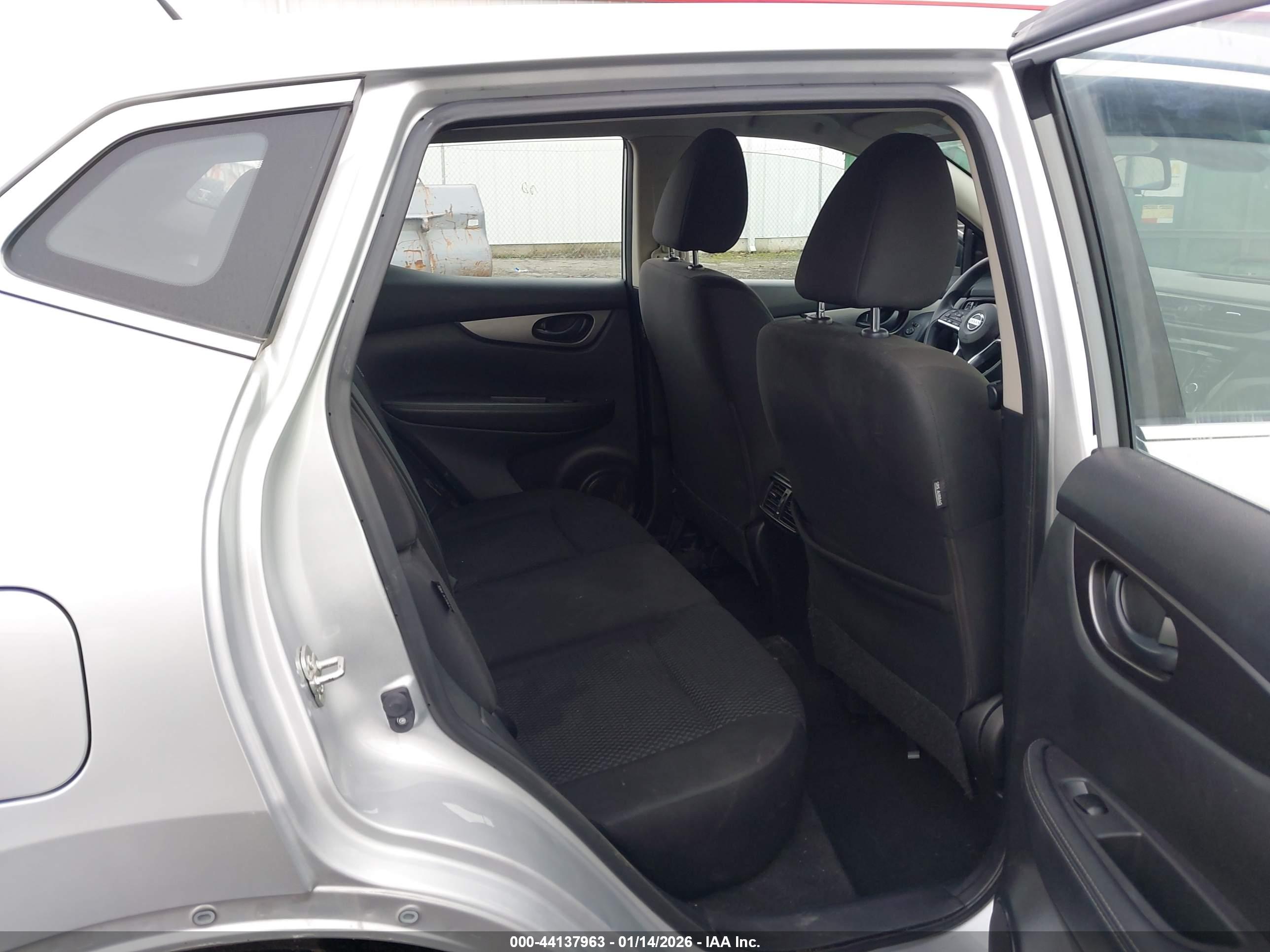 NISSAN ROGUE image 8