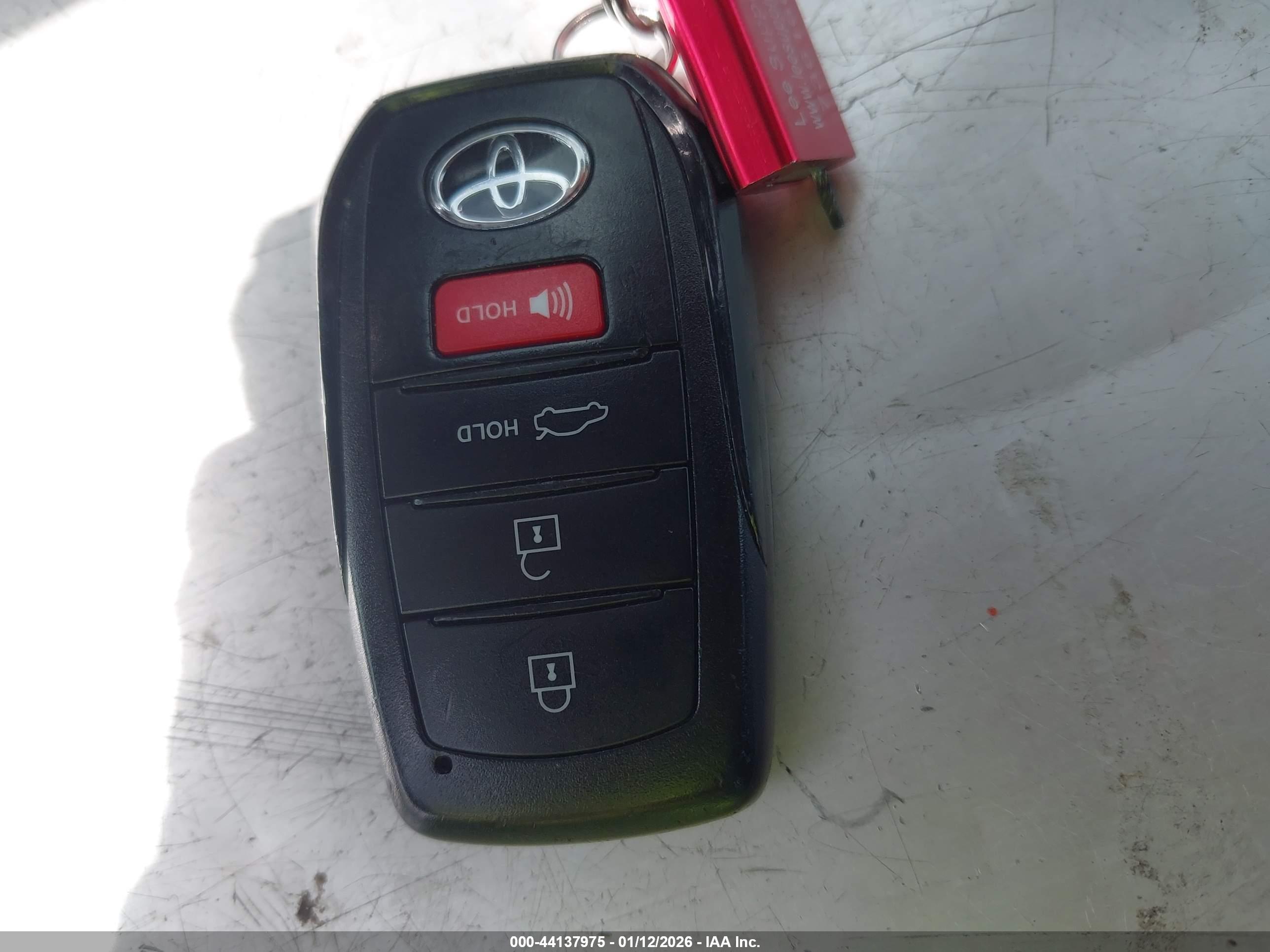 TOYOTA CAMRY image 11