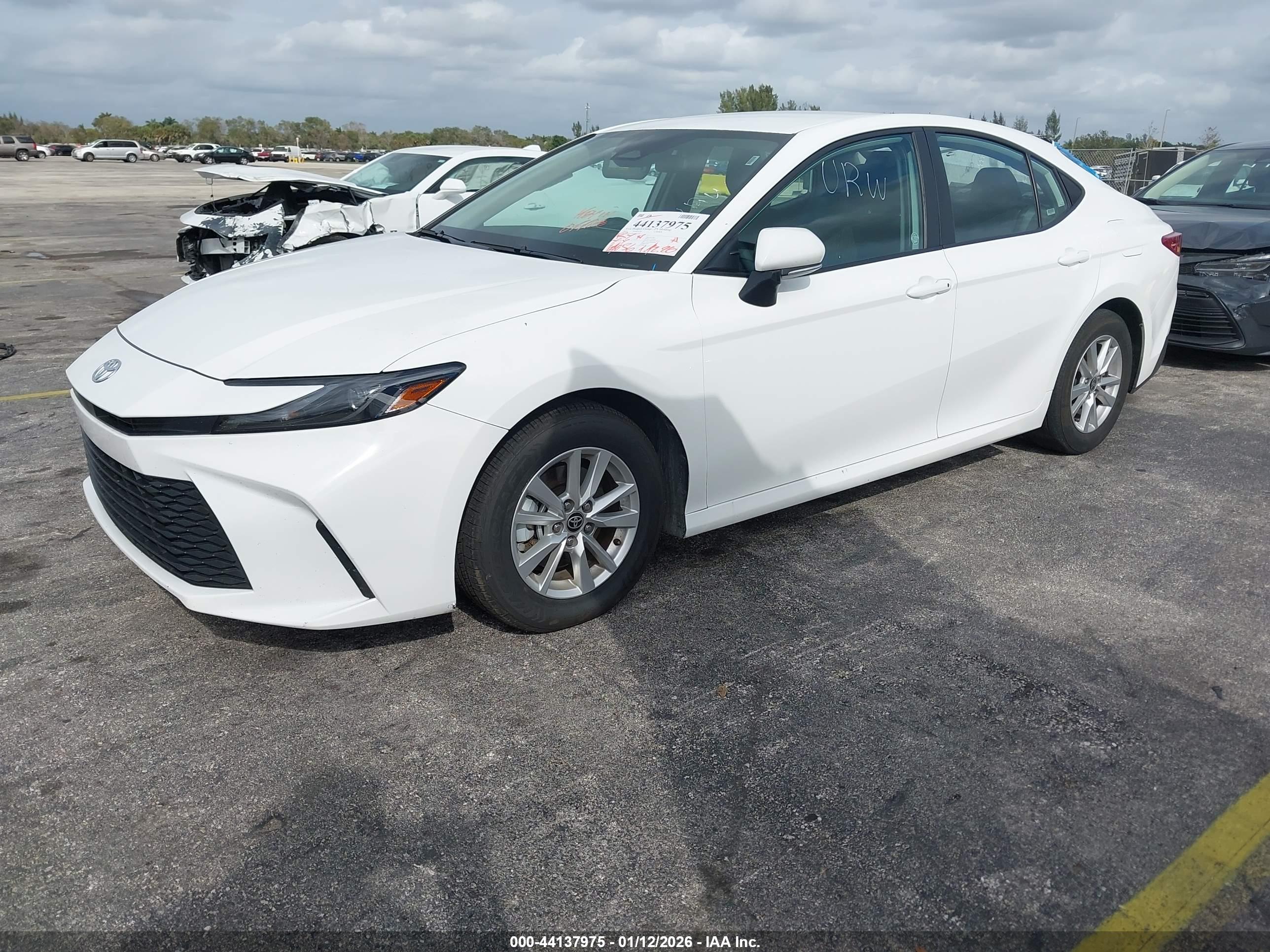 TOYOTA CAMRY image 2