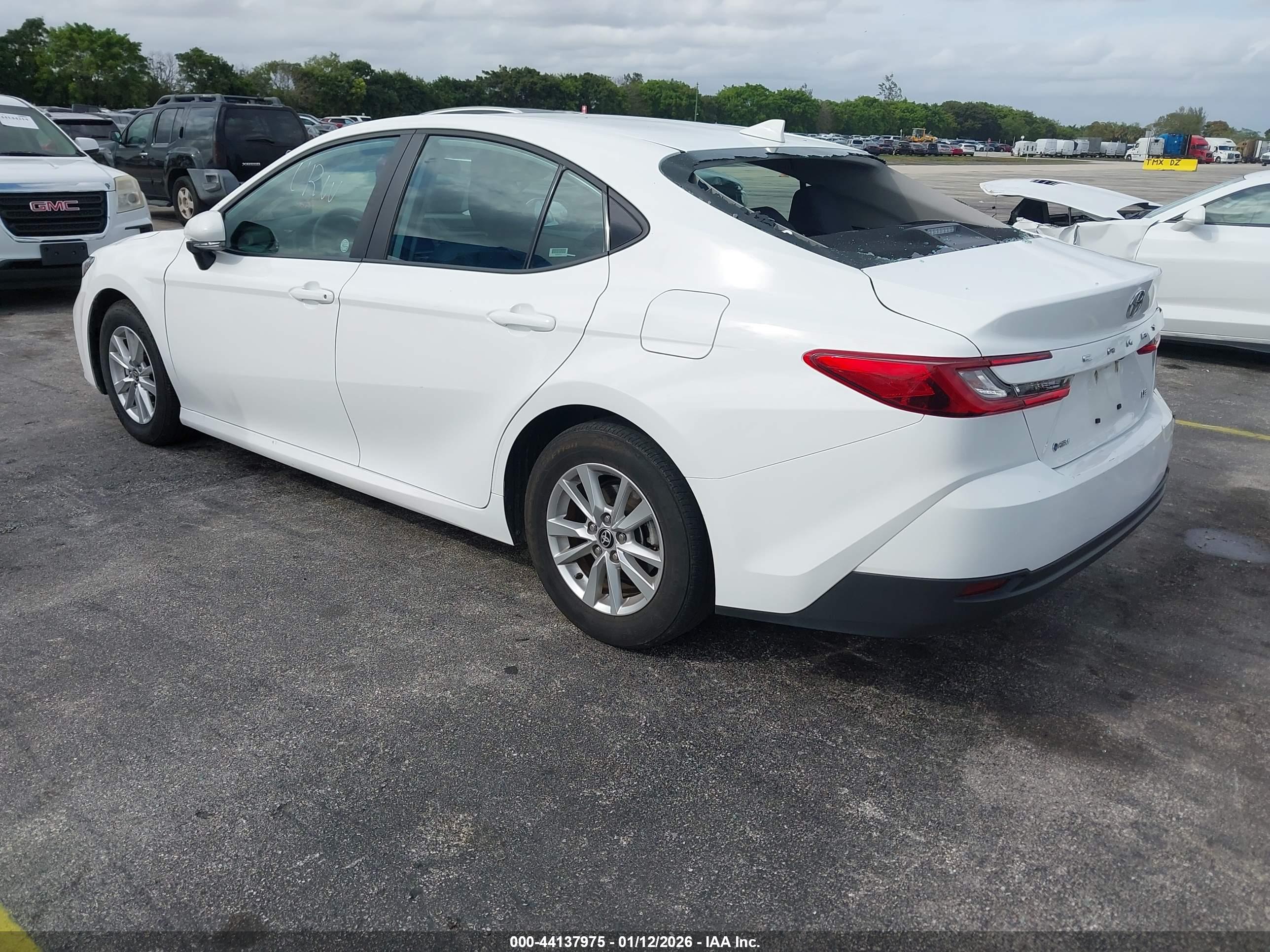 TOYOTA CAMRY image 3