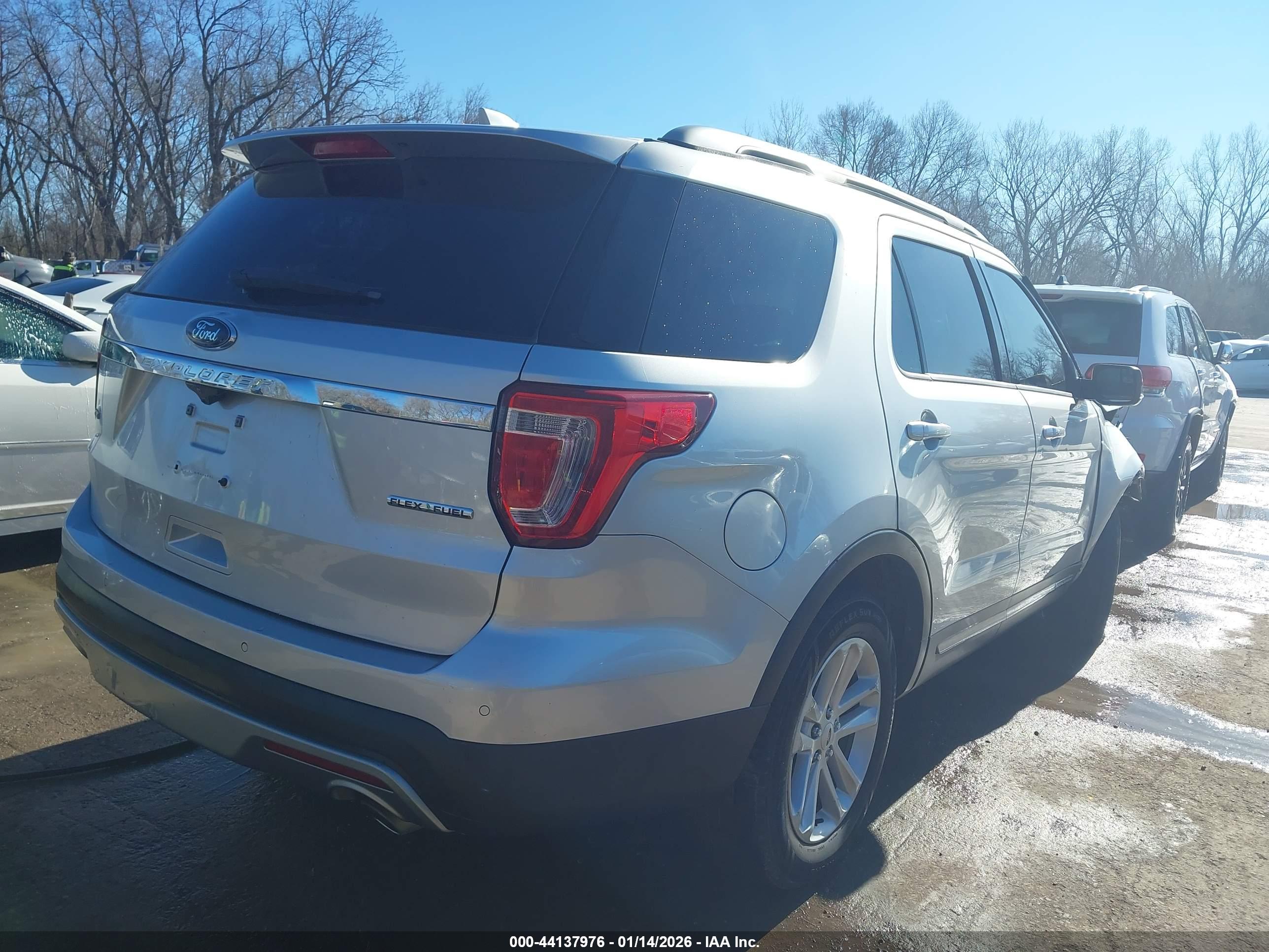 FORD EXPLORER image 4