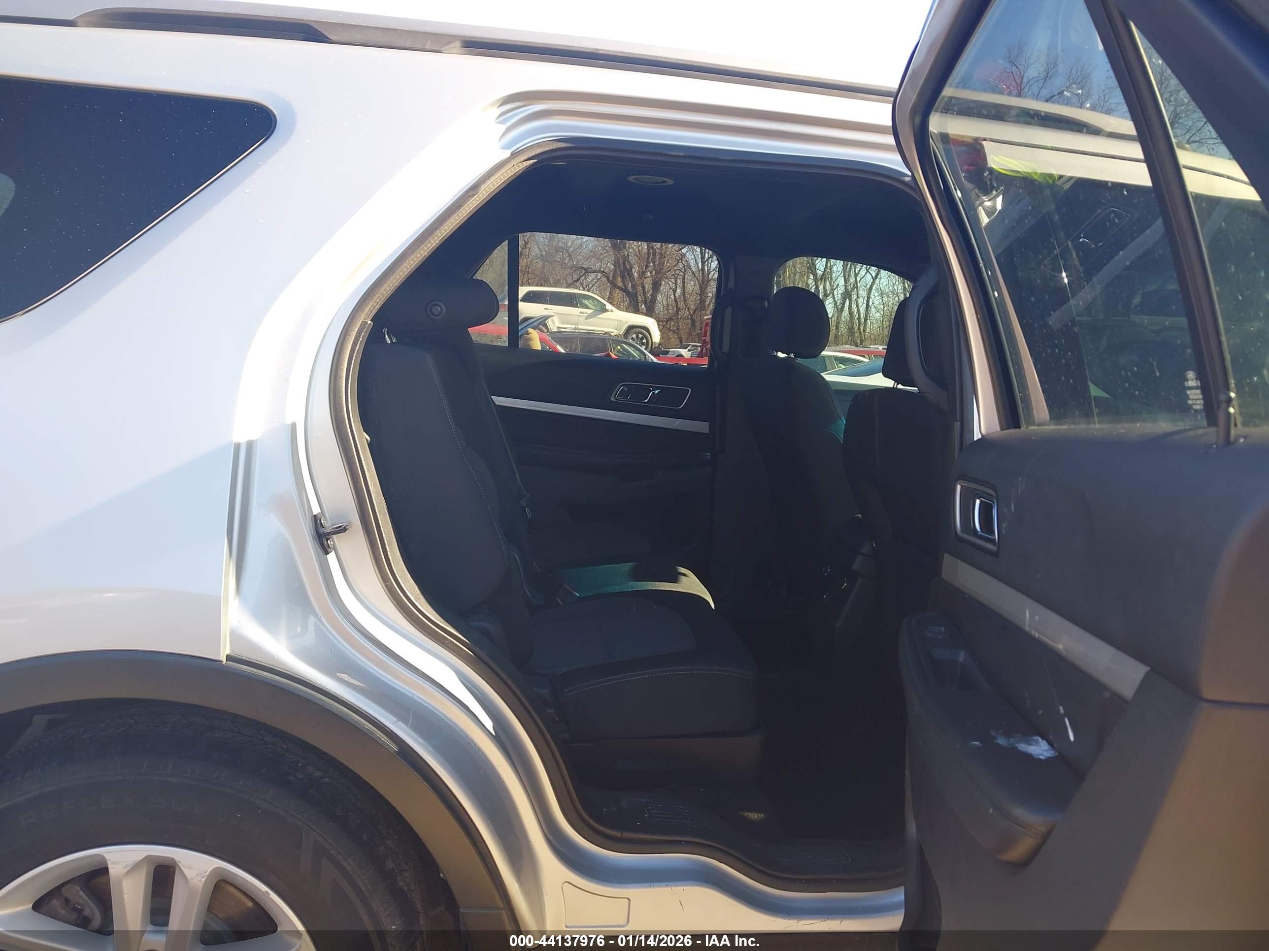 FORD EXPLORER image 8