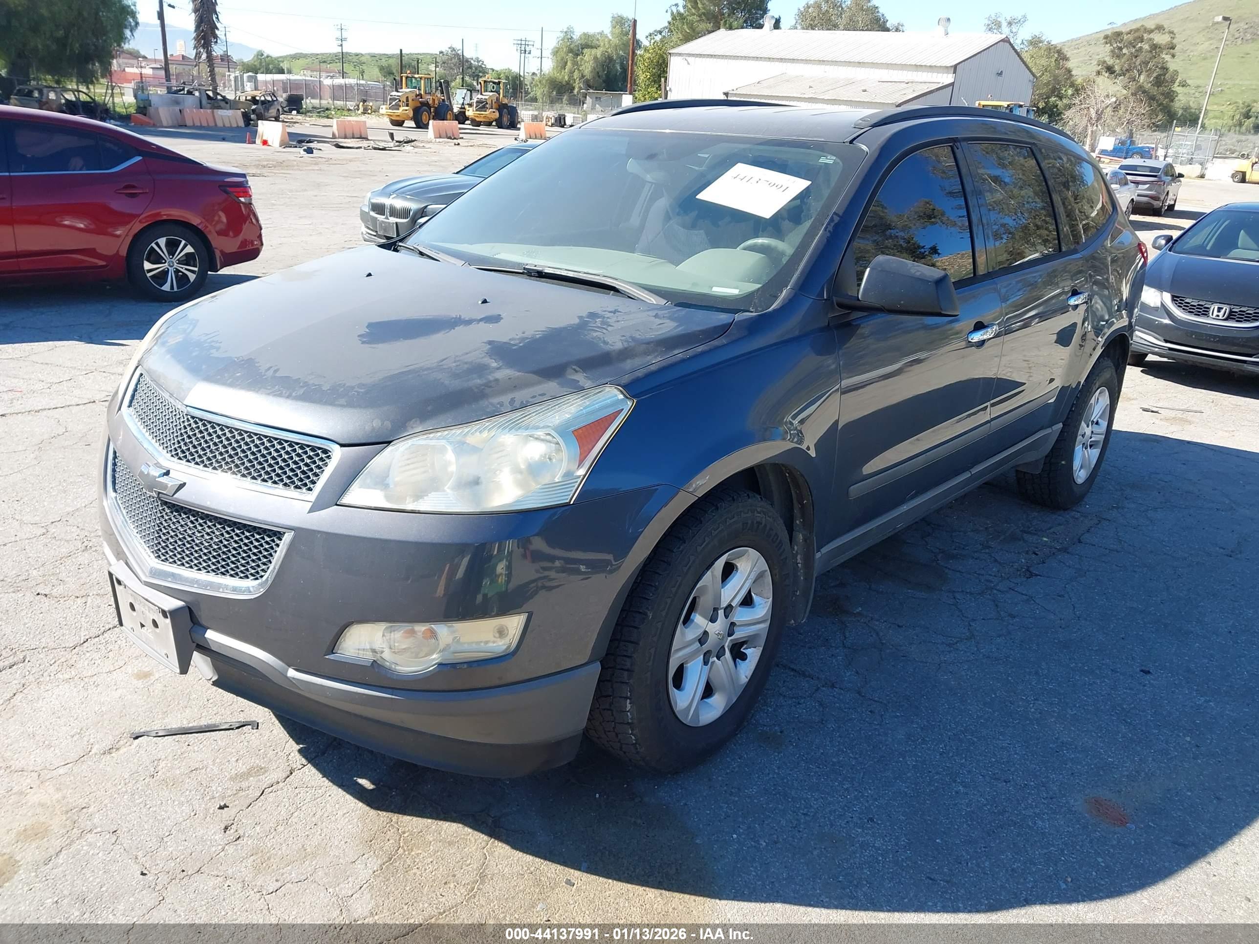 CHEVROLET TRAVERSE image 2