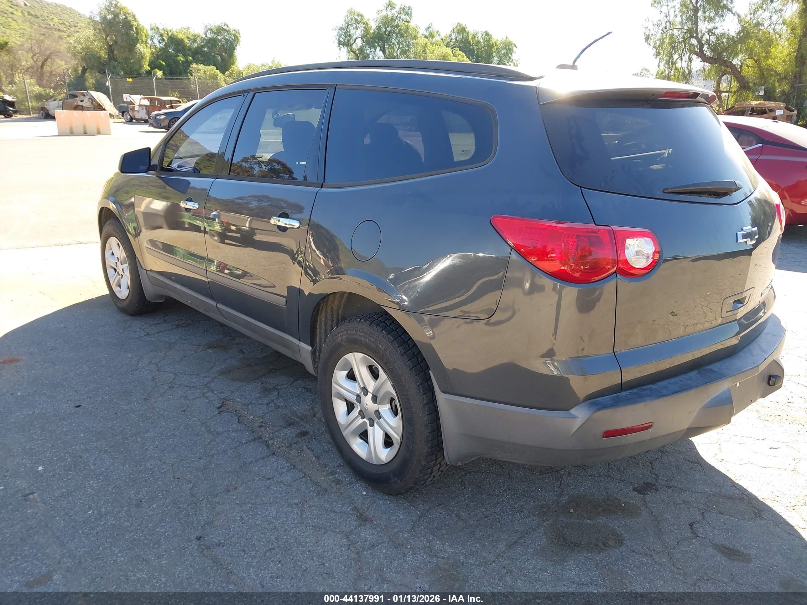 CHEVROLET TRAVERSE image 3