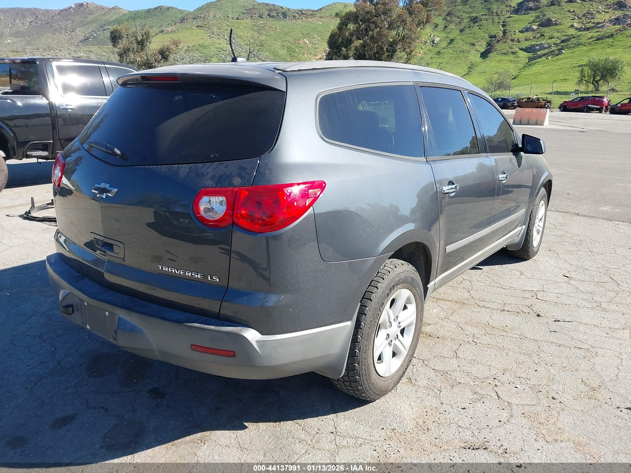 CHEVROLET TRAVERSE image 4
