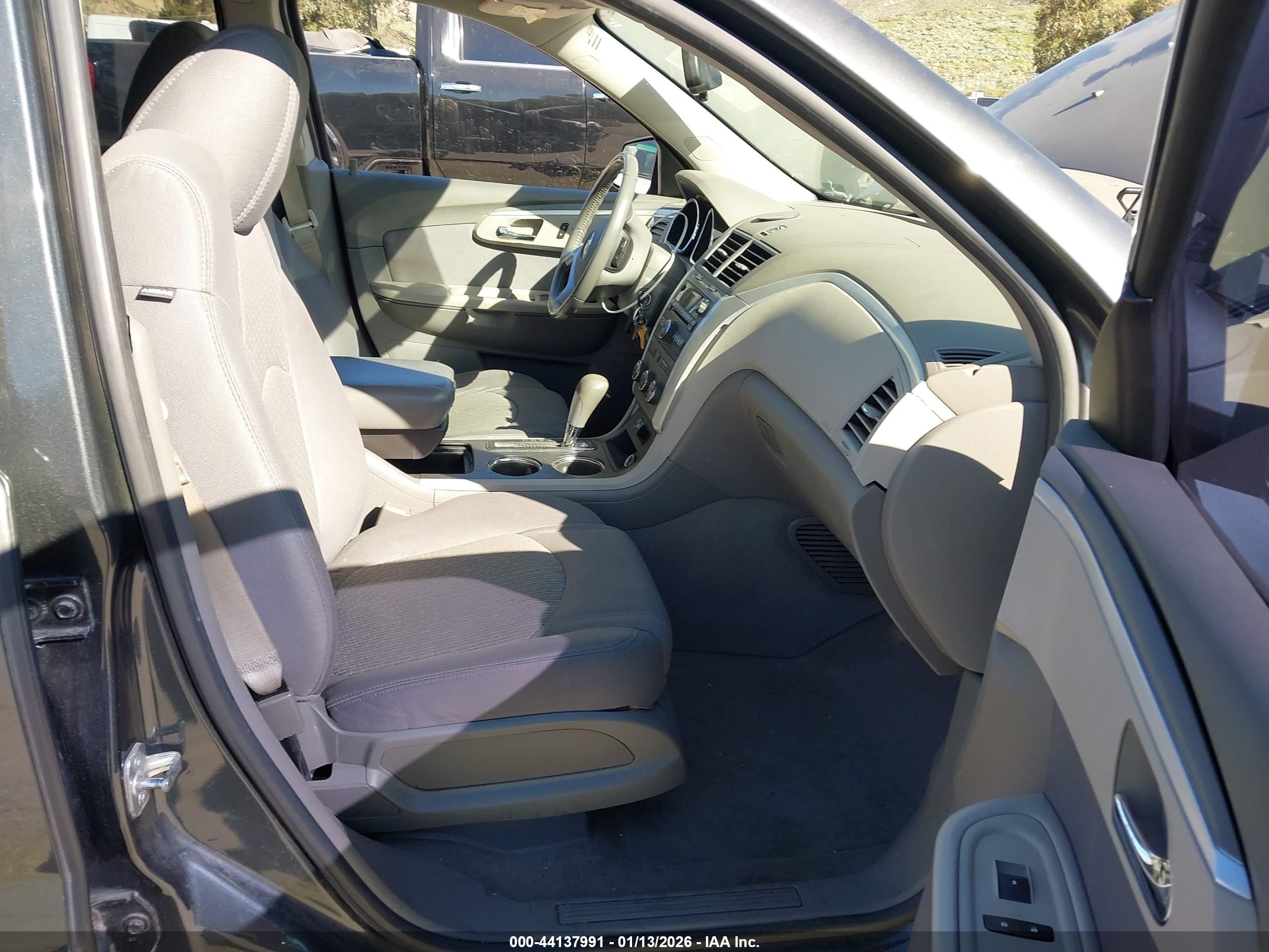 CHEVROLET TRAVERSE image 5