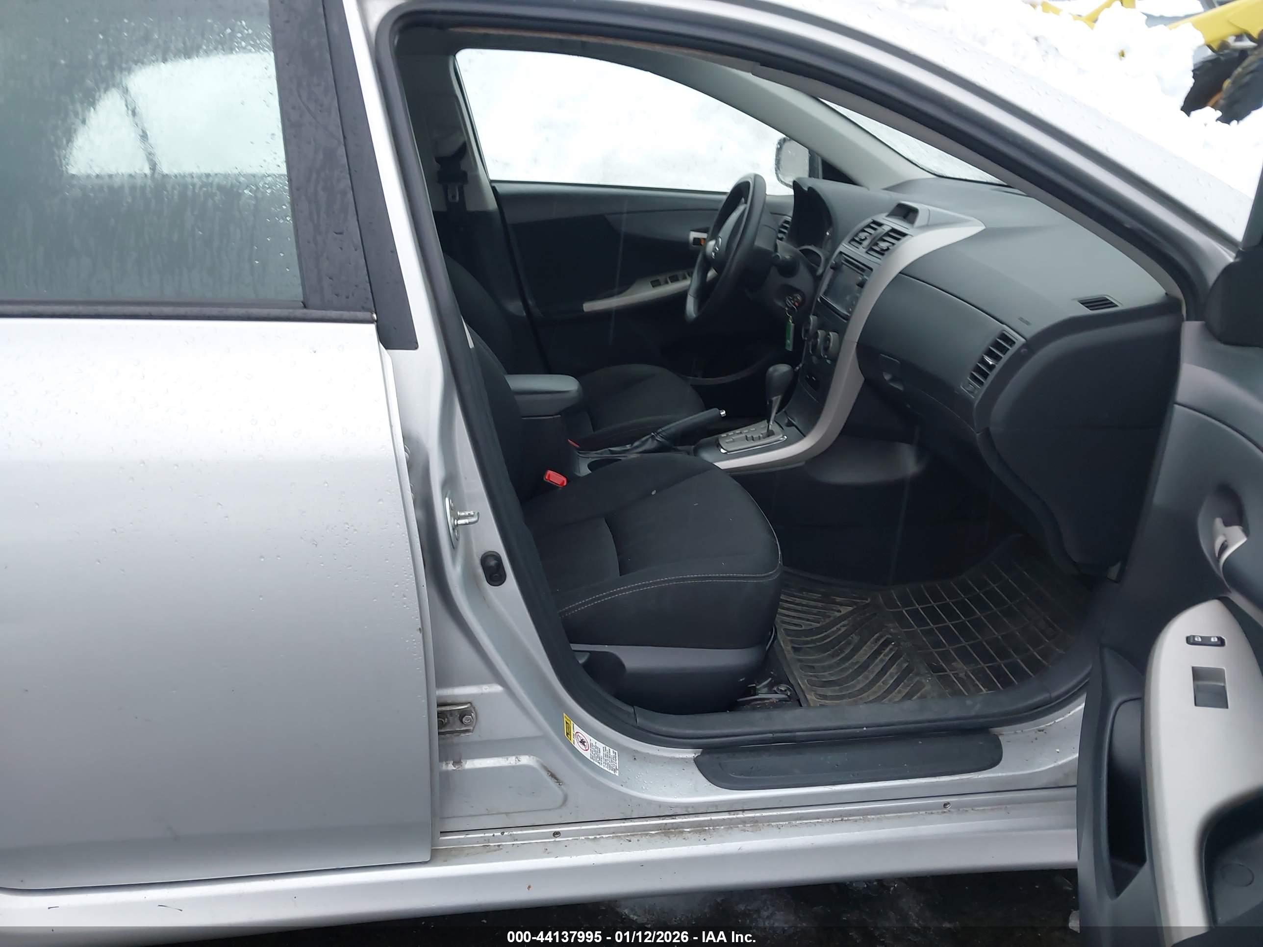 TOYOTA COROLLA image 5