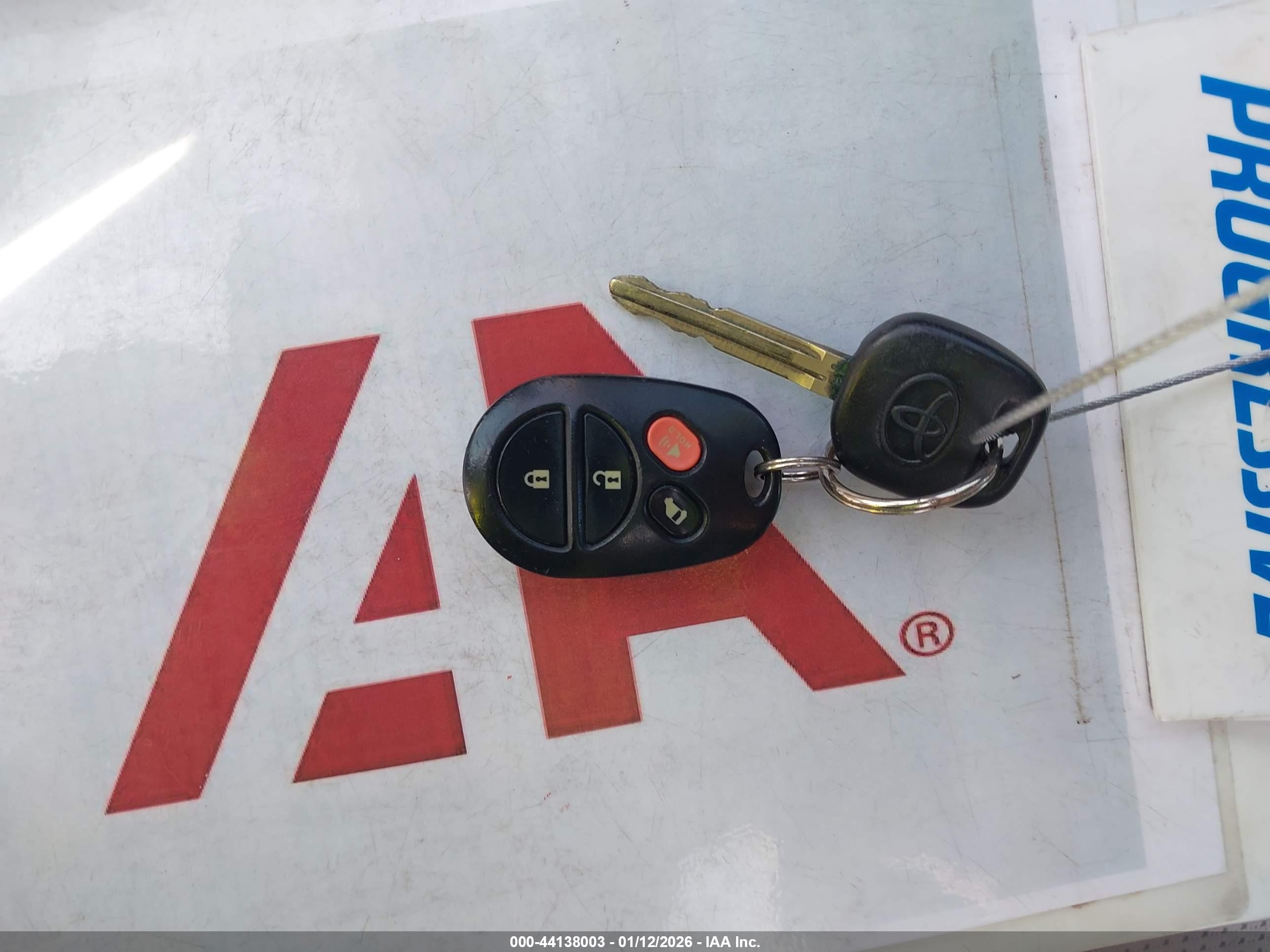 TOYOTA SIENNA image 11