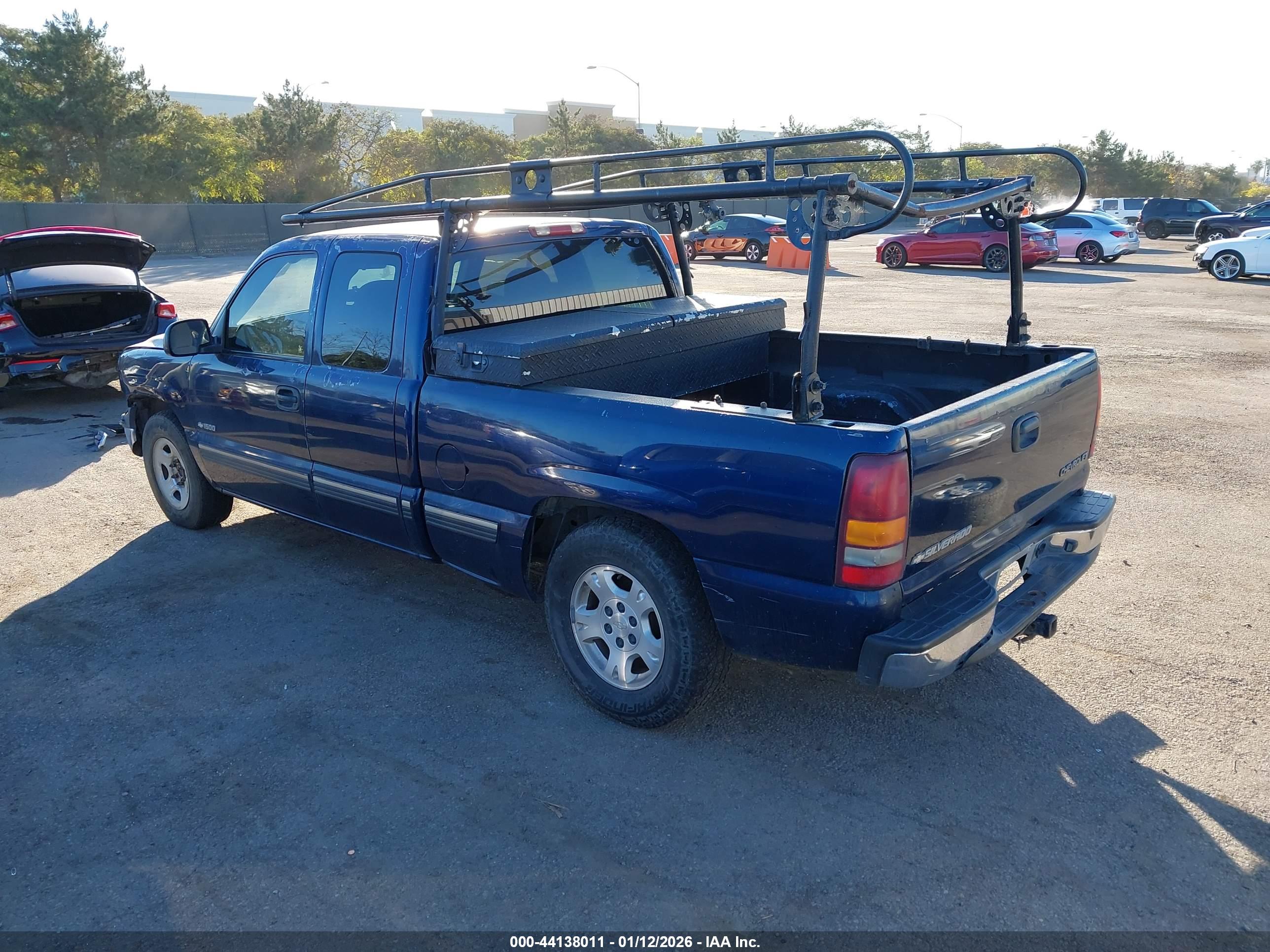 CHEVROLET SILVERADO image 3