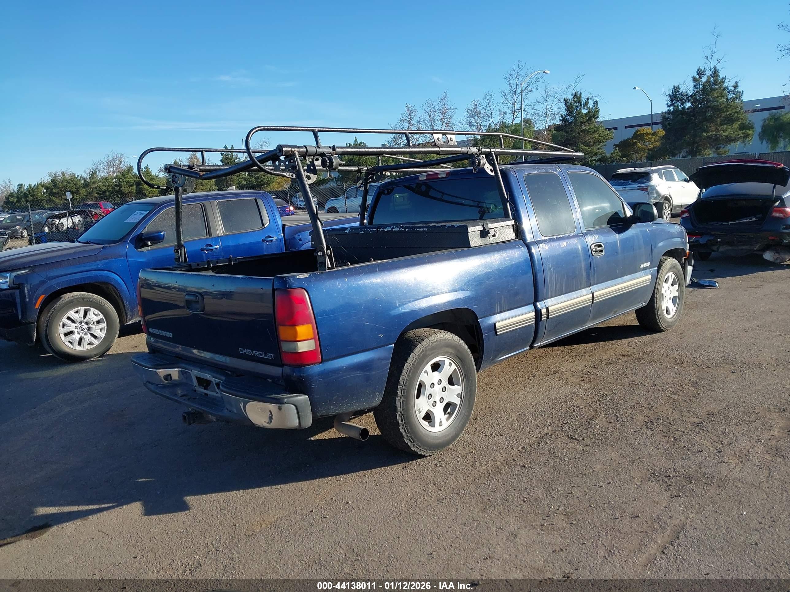 CHEVROLET SILVERADO image 4