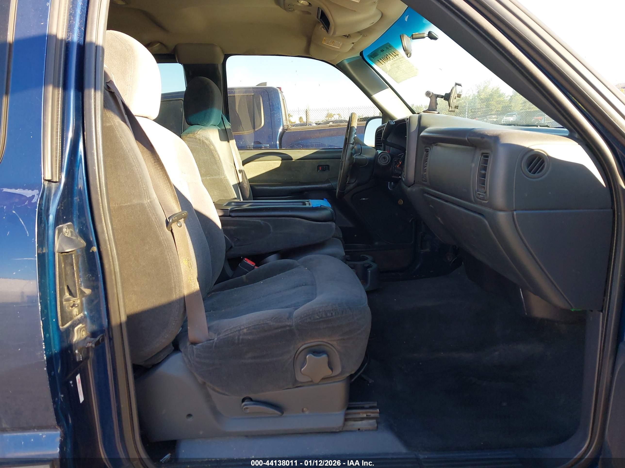 CHEVROLET SILVERADO image 5