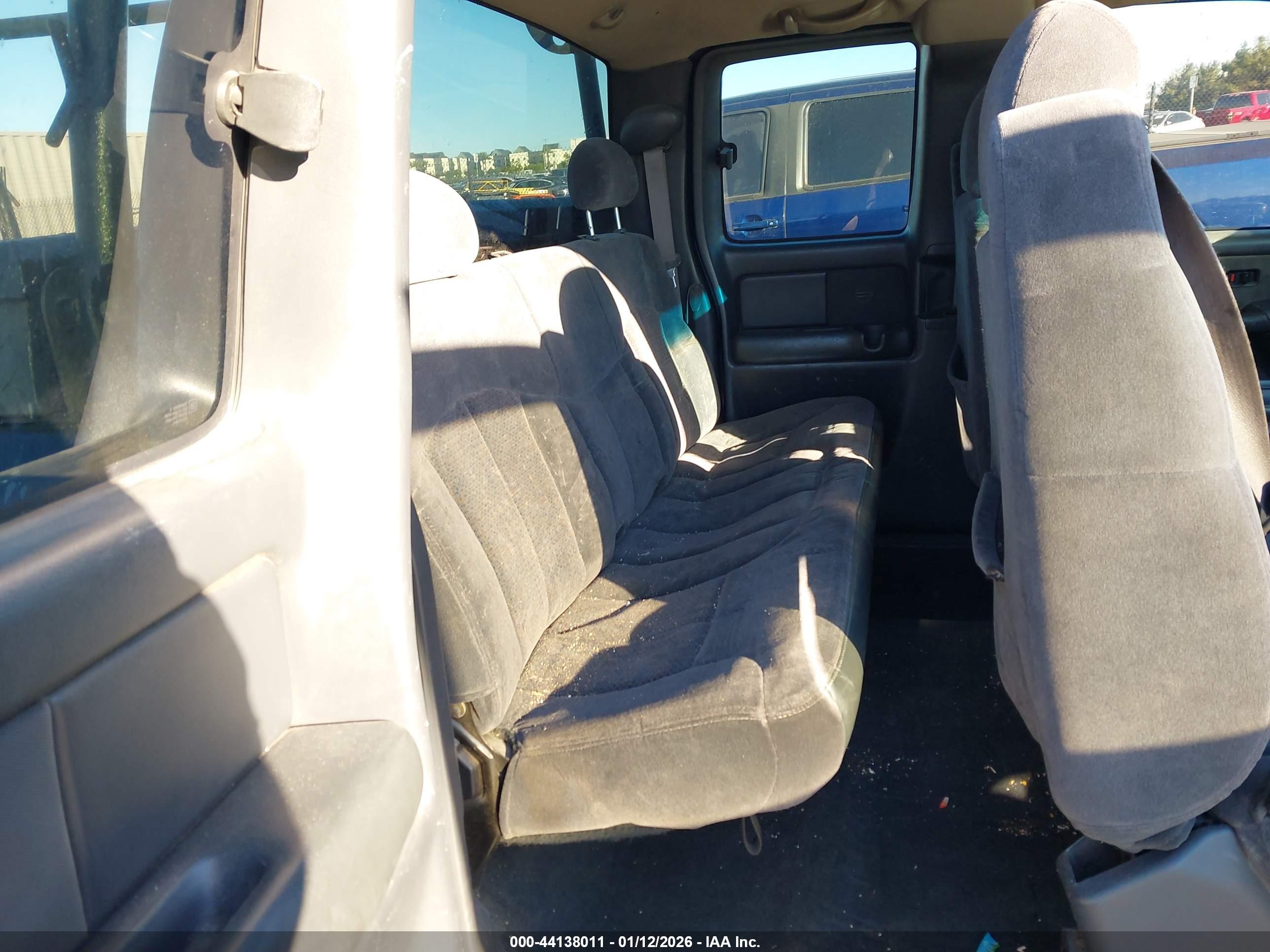 CHEVROLET SILVERADO image 8