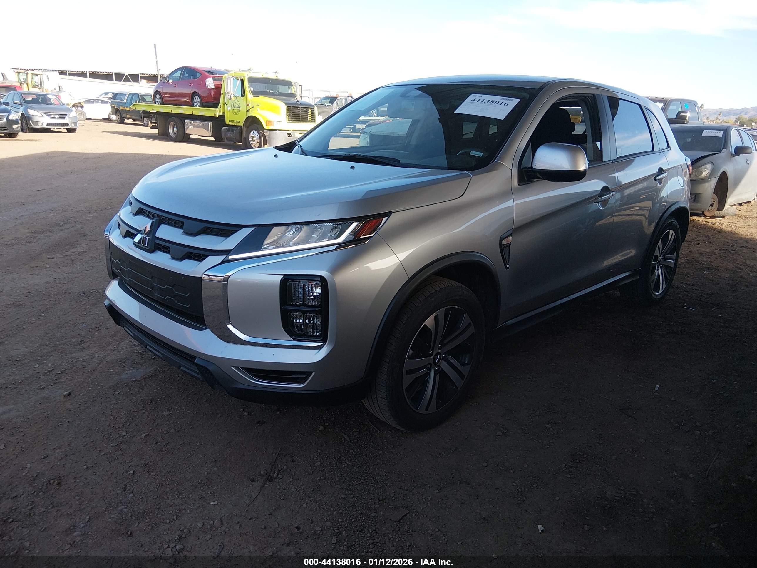 MITSUBISHI OUTLANDER image 2