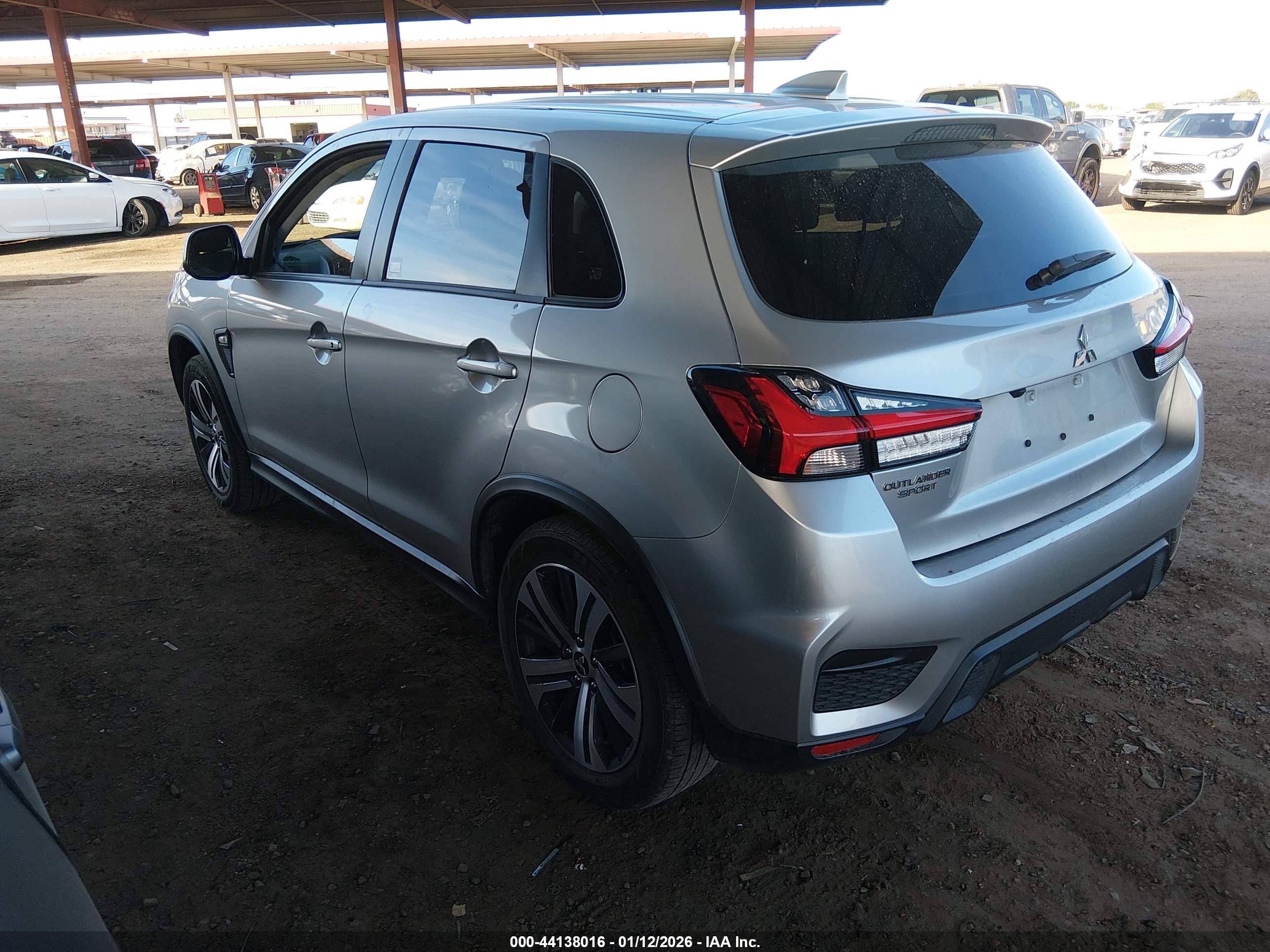 MITSUBISHI OUTLANDER image 3