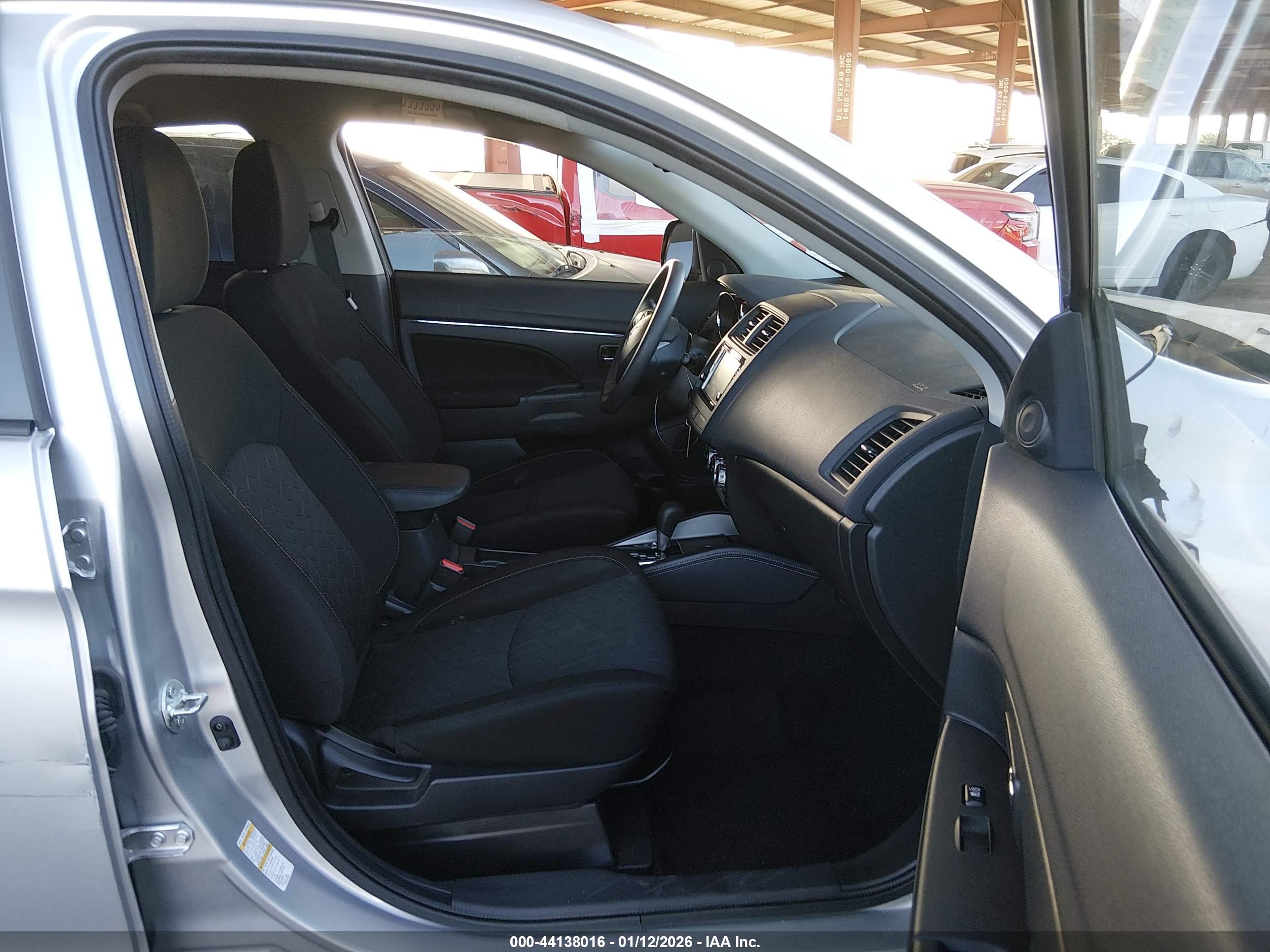 MITSUBISHI OUTLANDER image 5