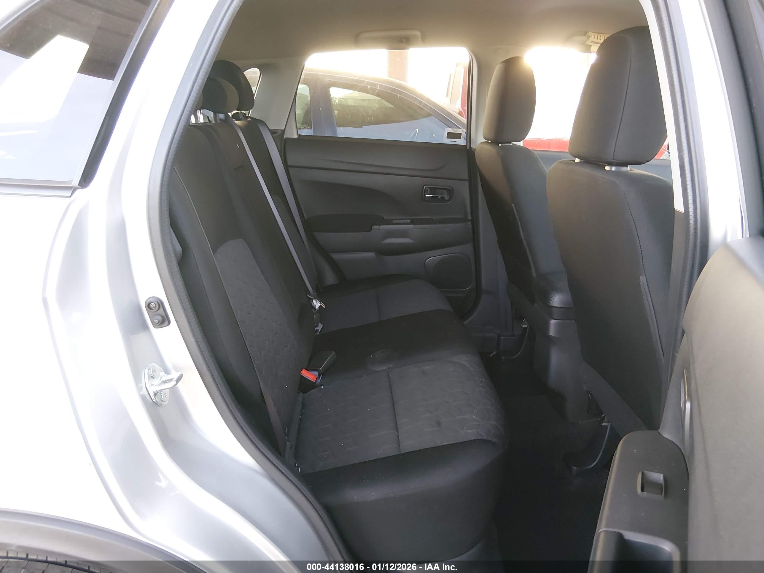MITSUBISHI OUTLANDER image 8