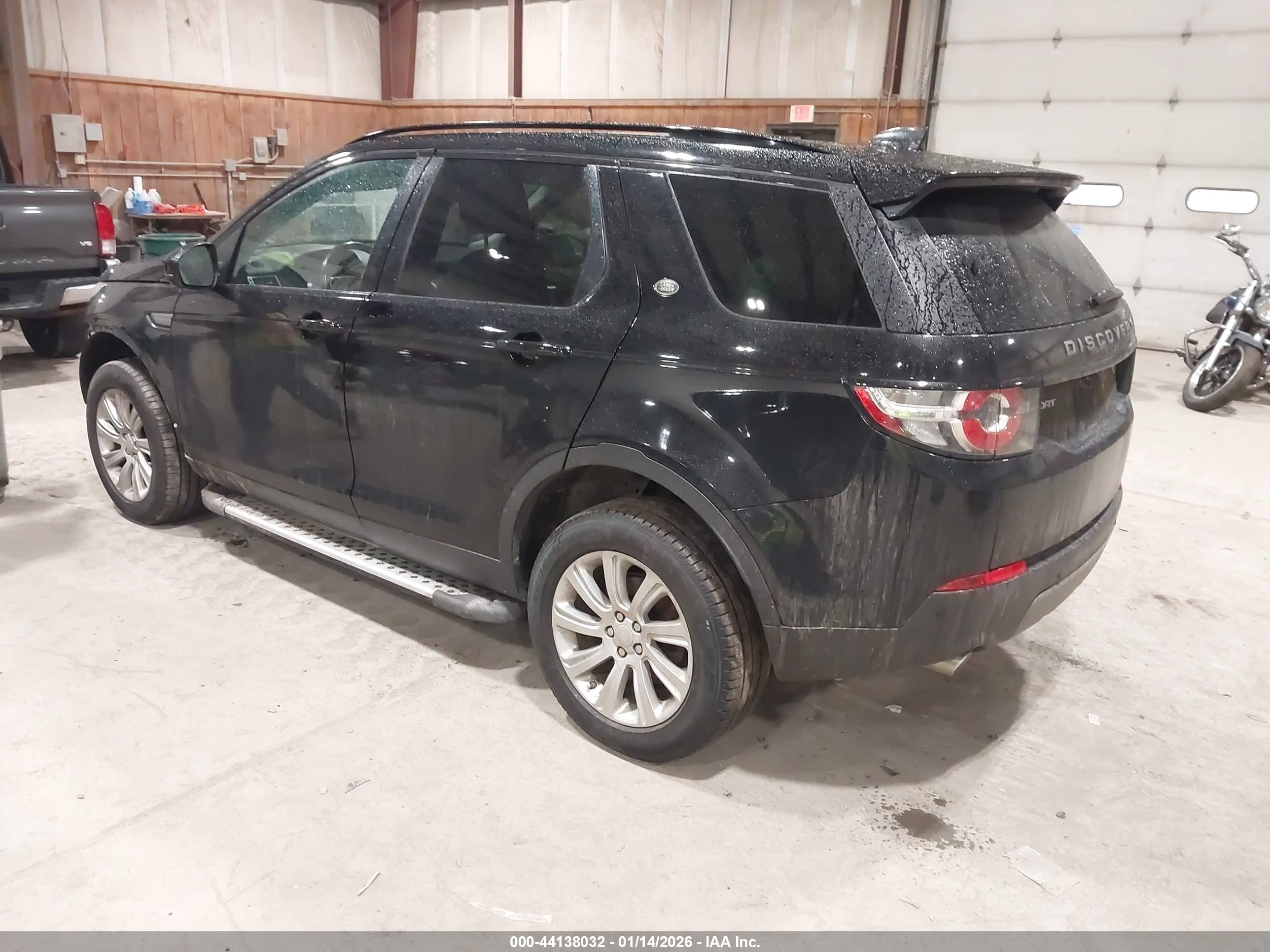 LAND ROVER image 3