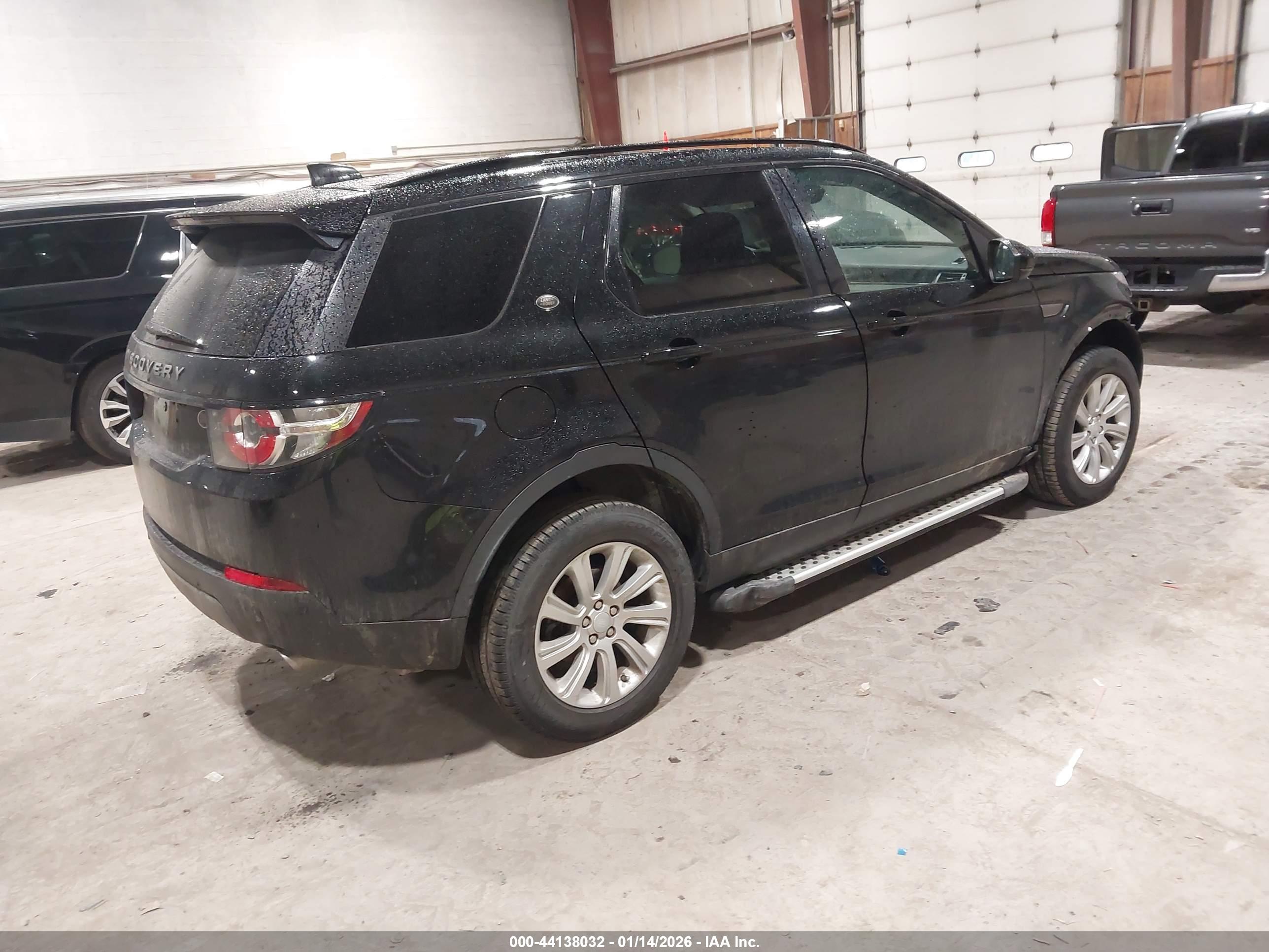 LAND ROVER image 4