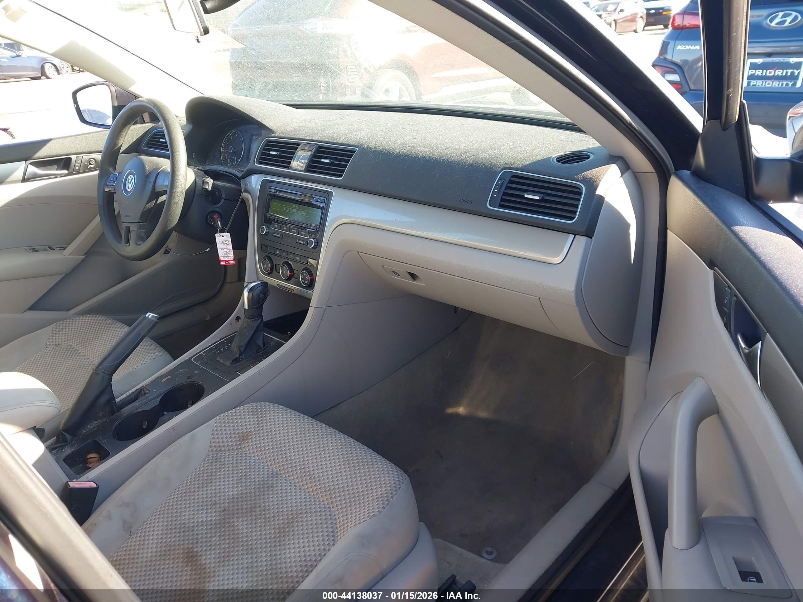 VOLKSWAGEN PASSAT image 5