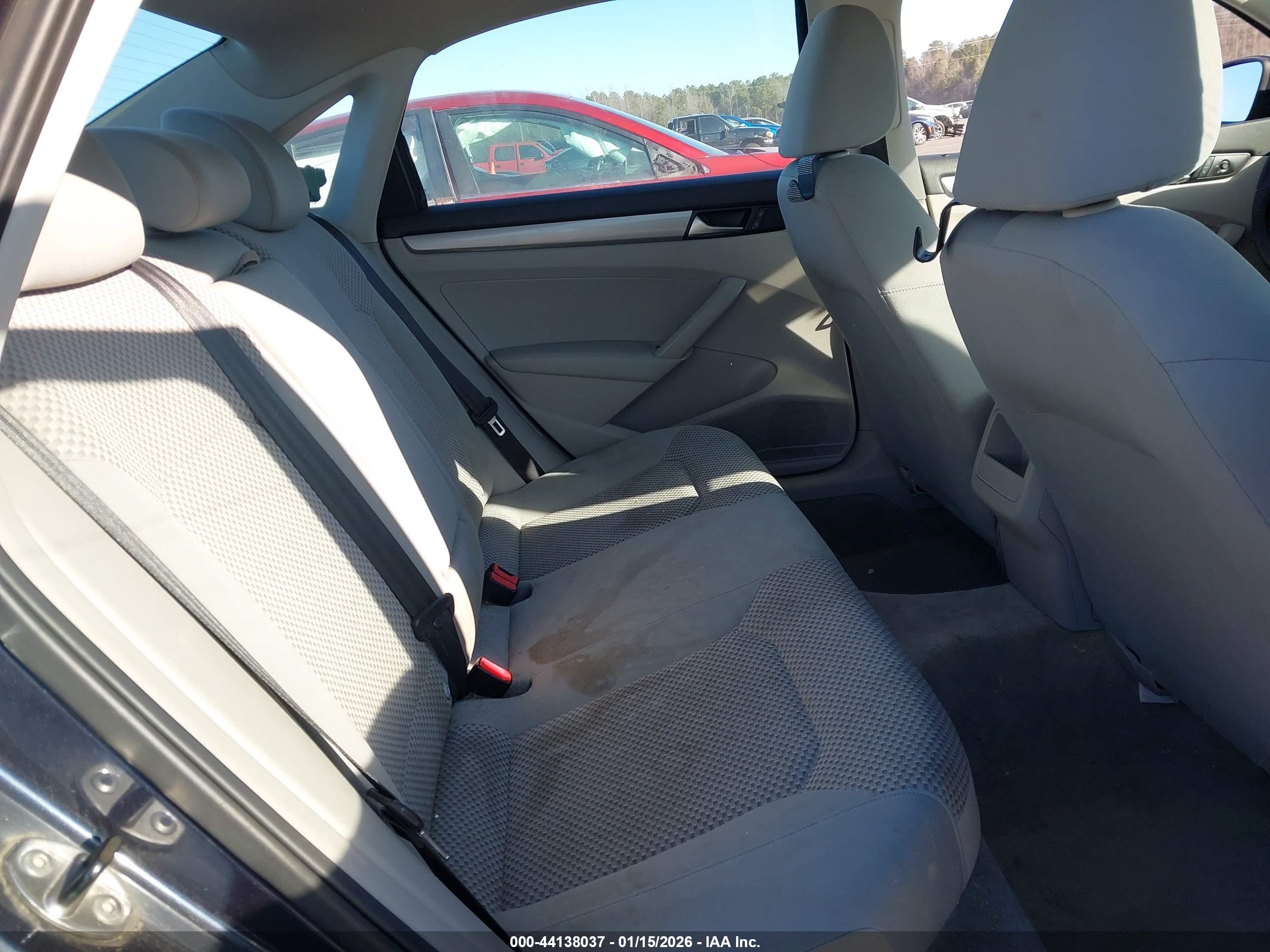 VOLKSWAGEN PASSAT image 8