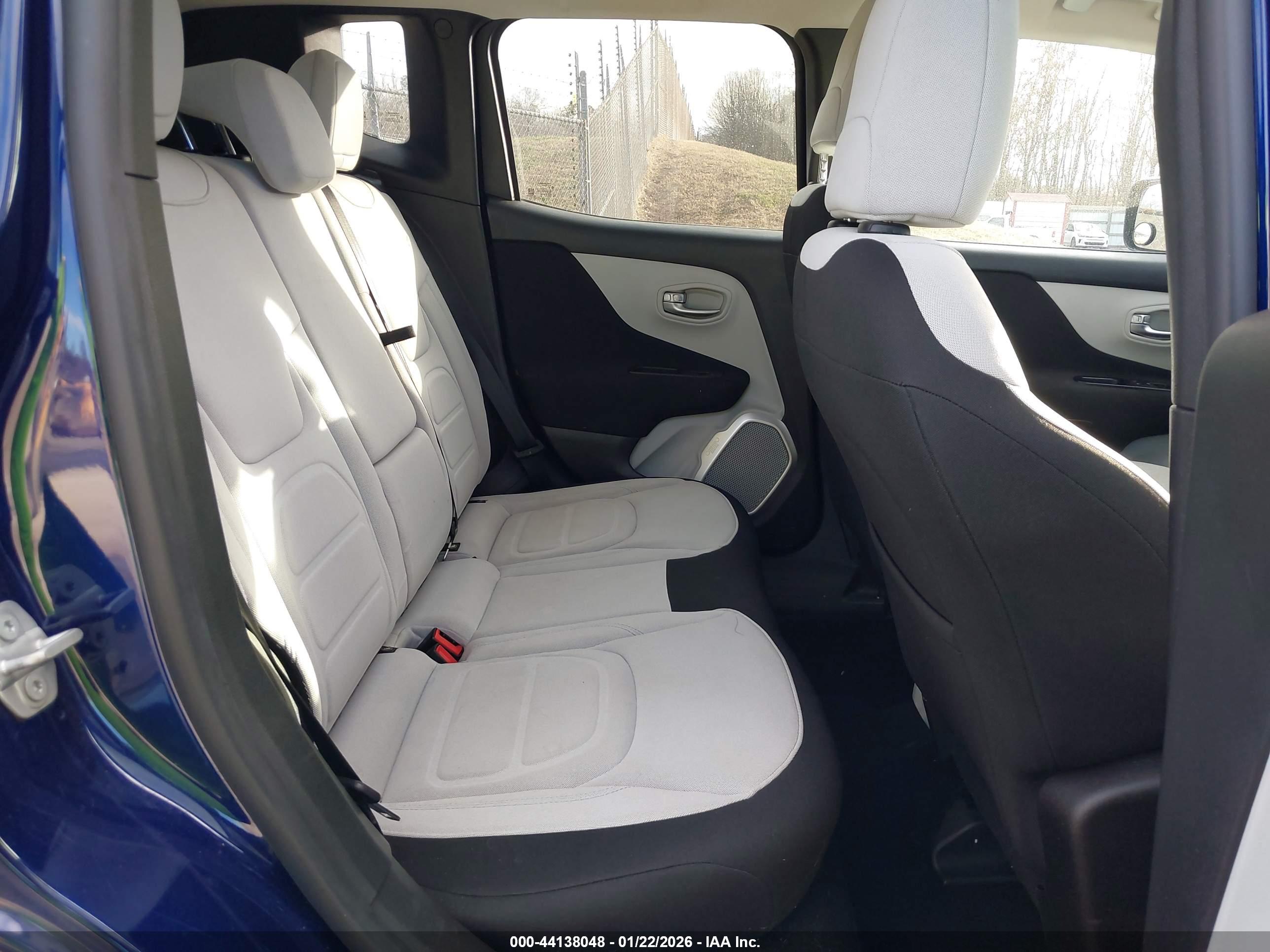 JEEP RENEGADE image 8