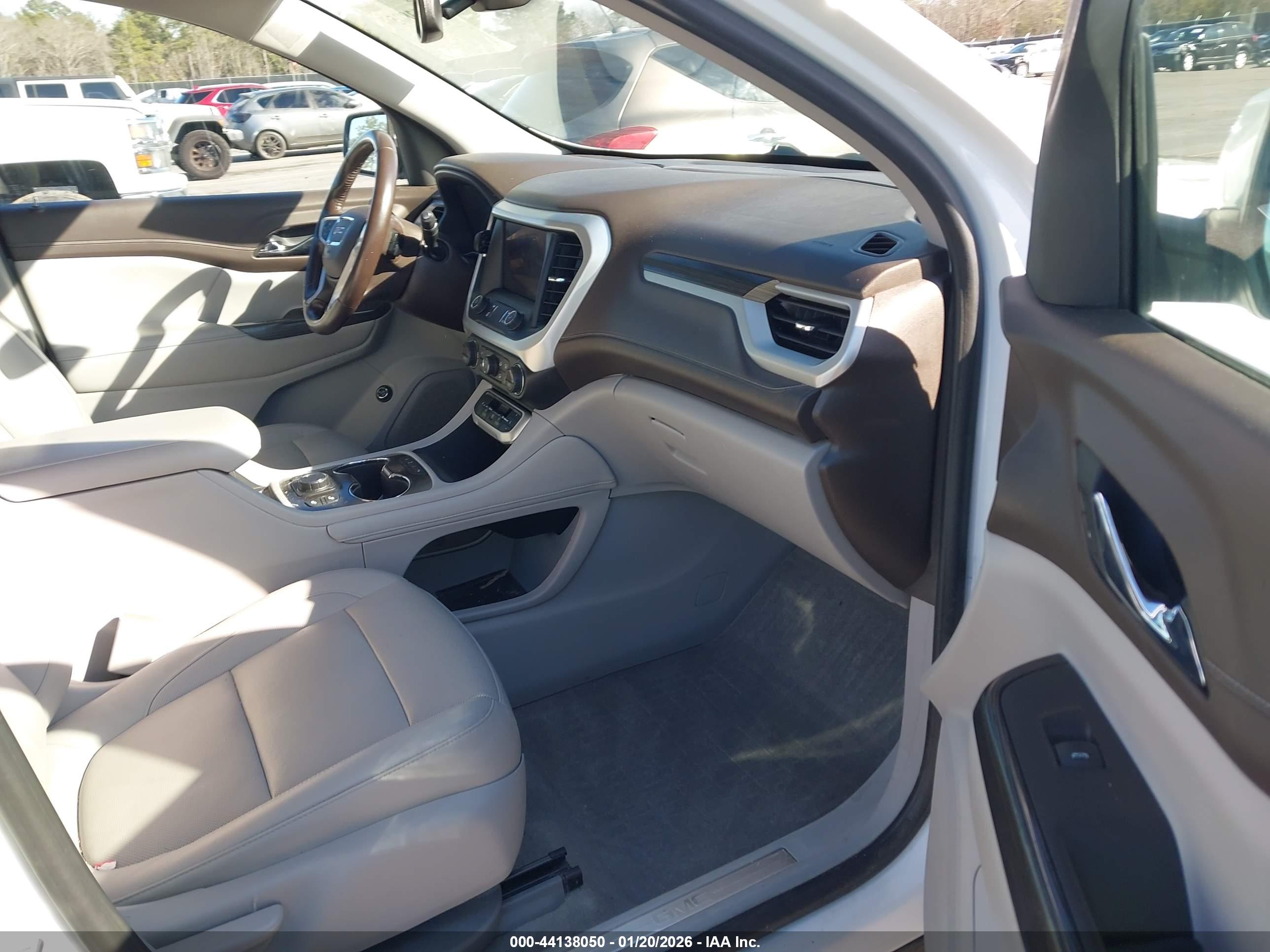 GMC ACADIA image 5