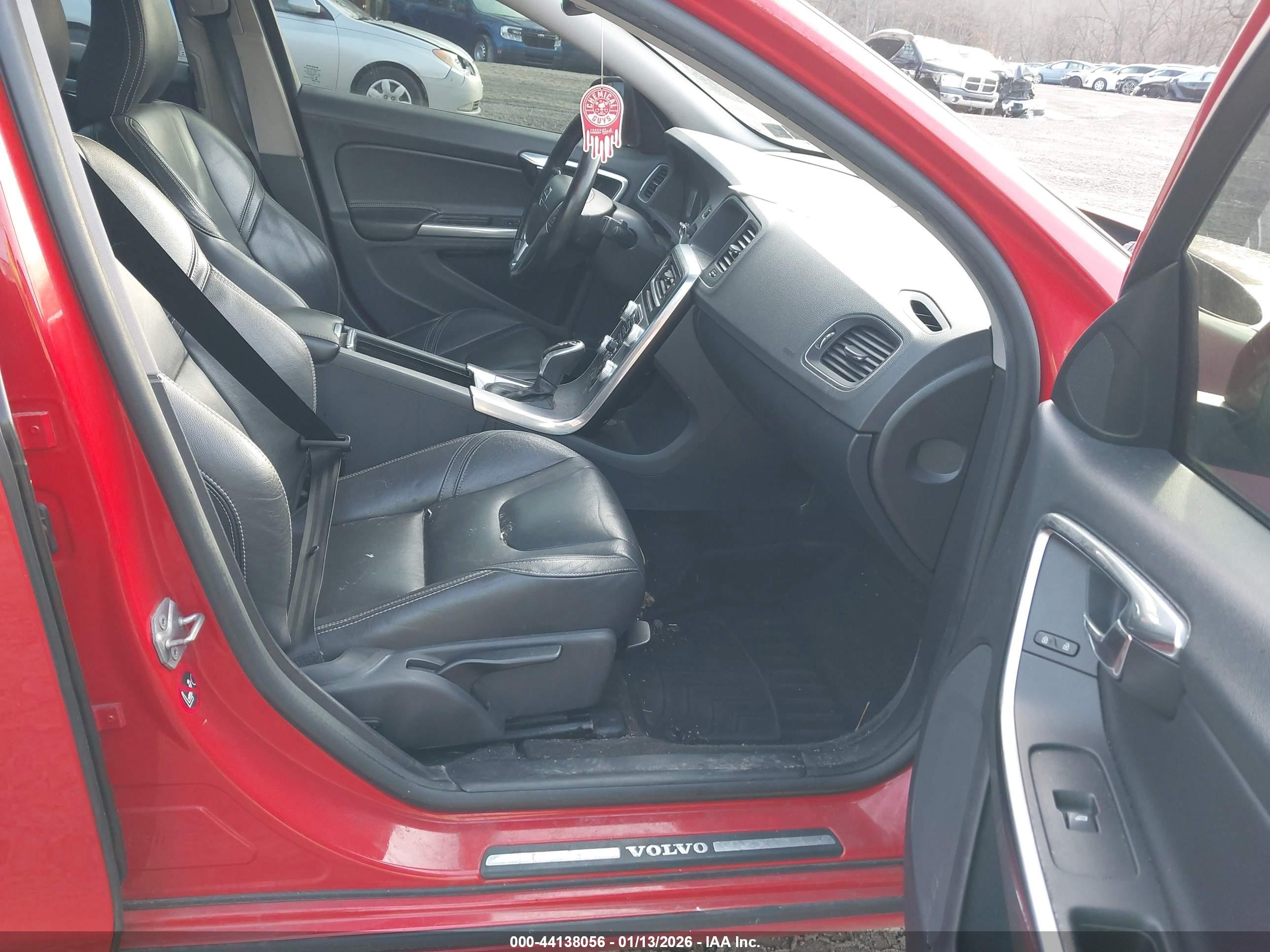 VOLVO S60 image 5