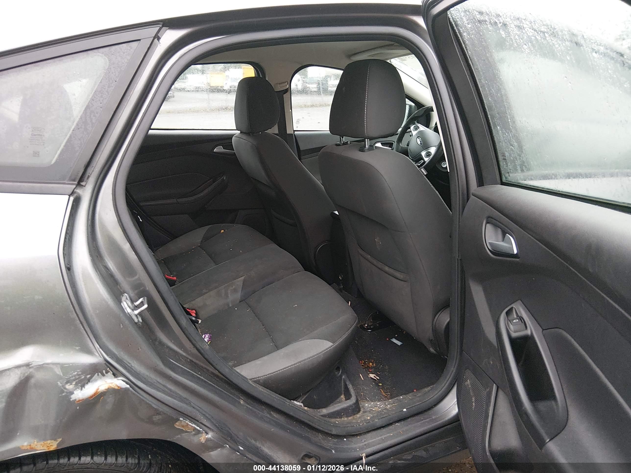 FORD FOCUS image 8