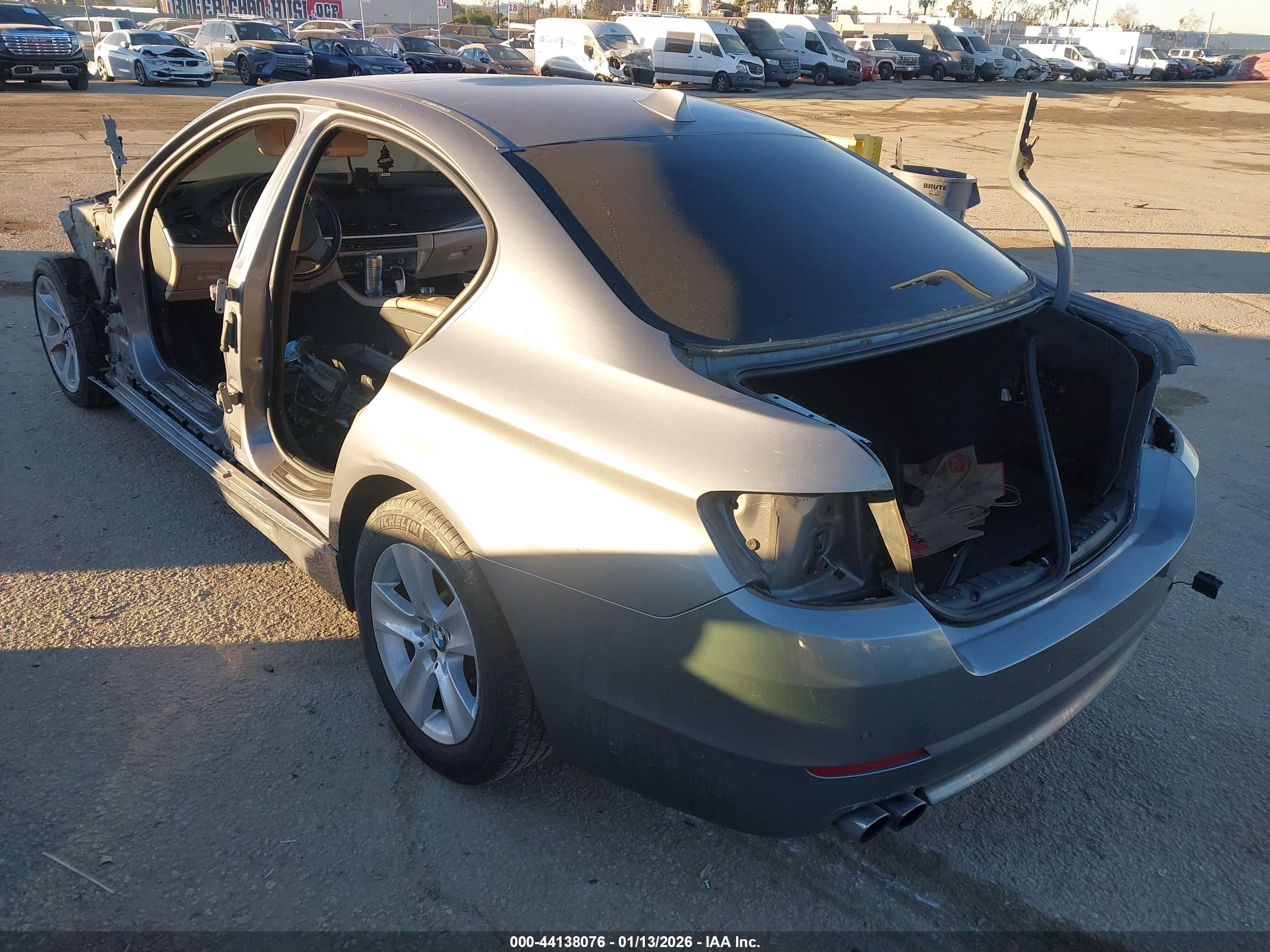 BMW 528I image 3