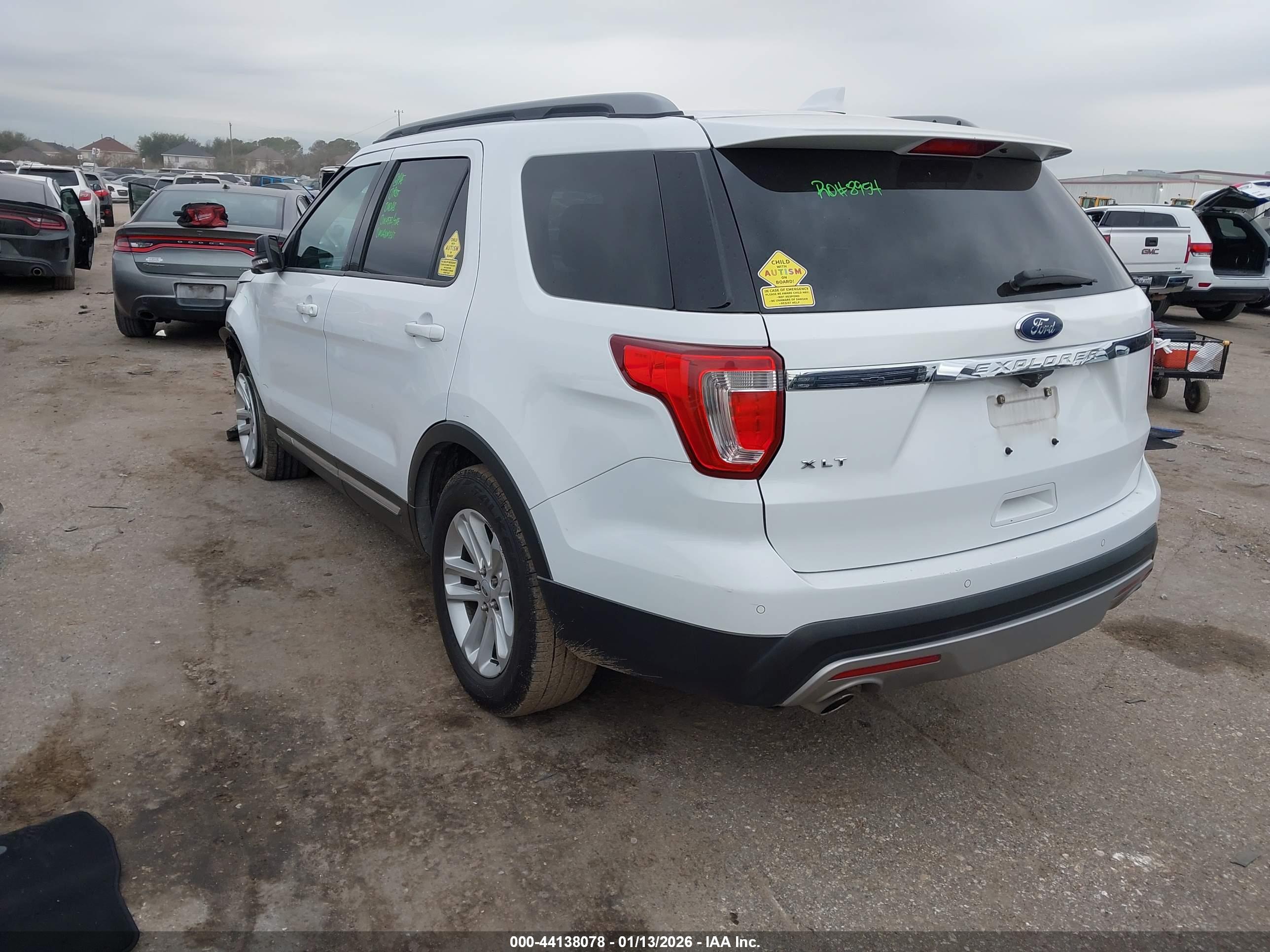 FORD EXPLORER image 3