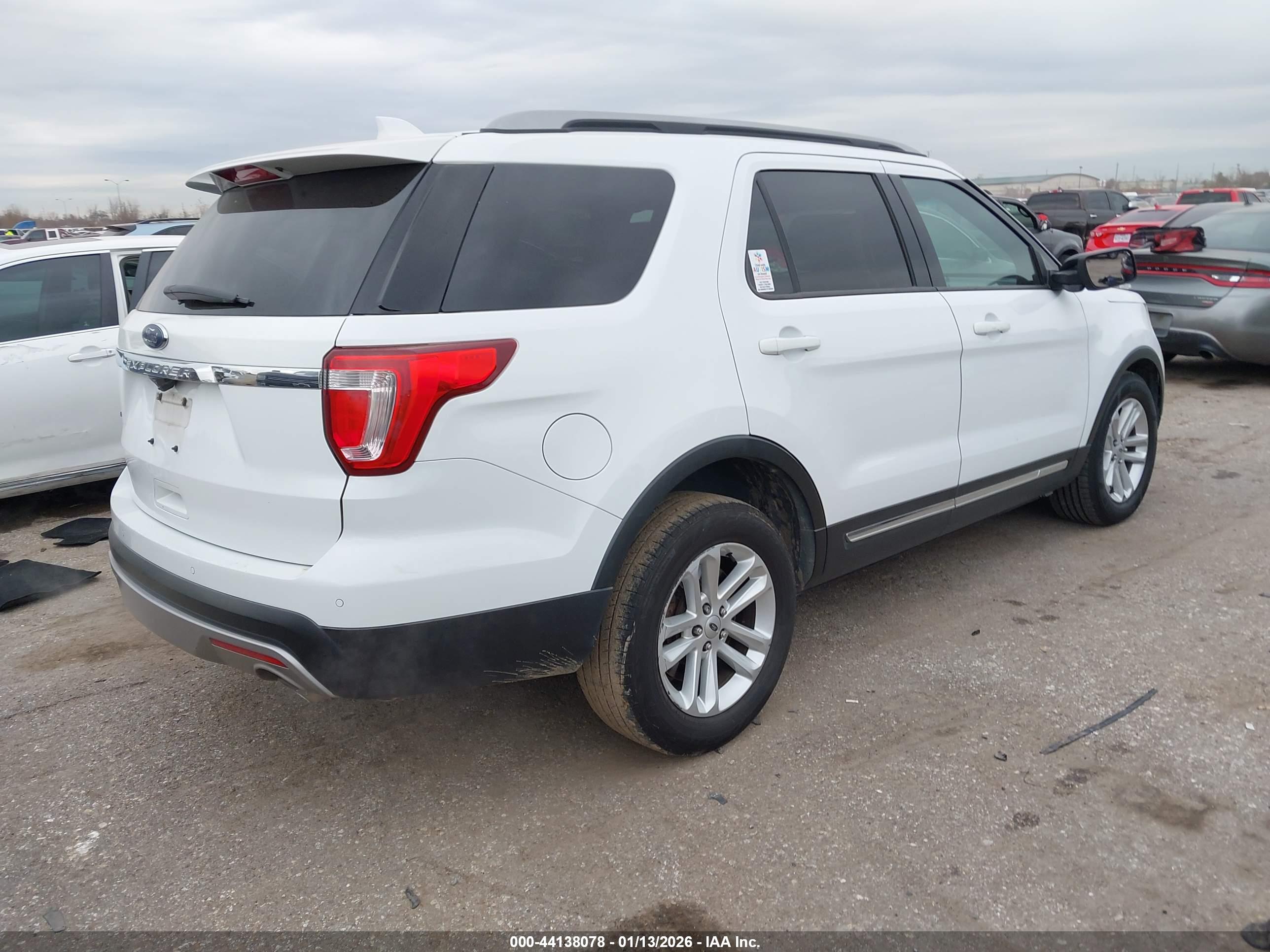 FORD EXPLORER image 4