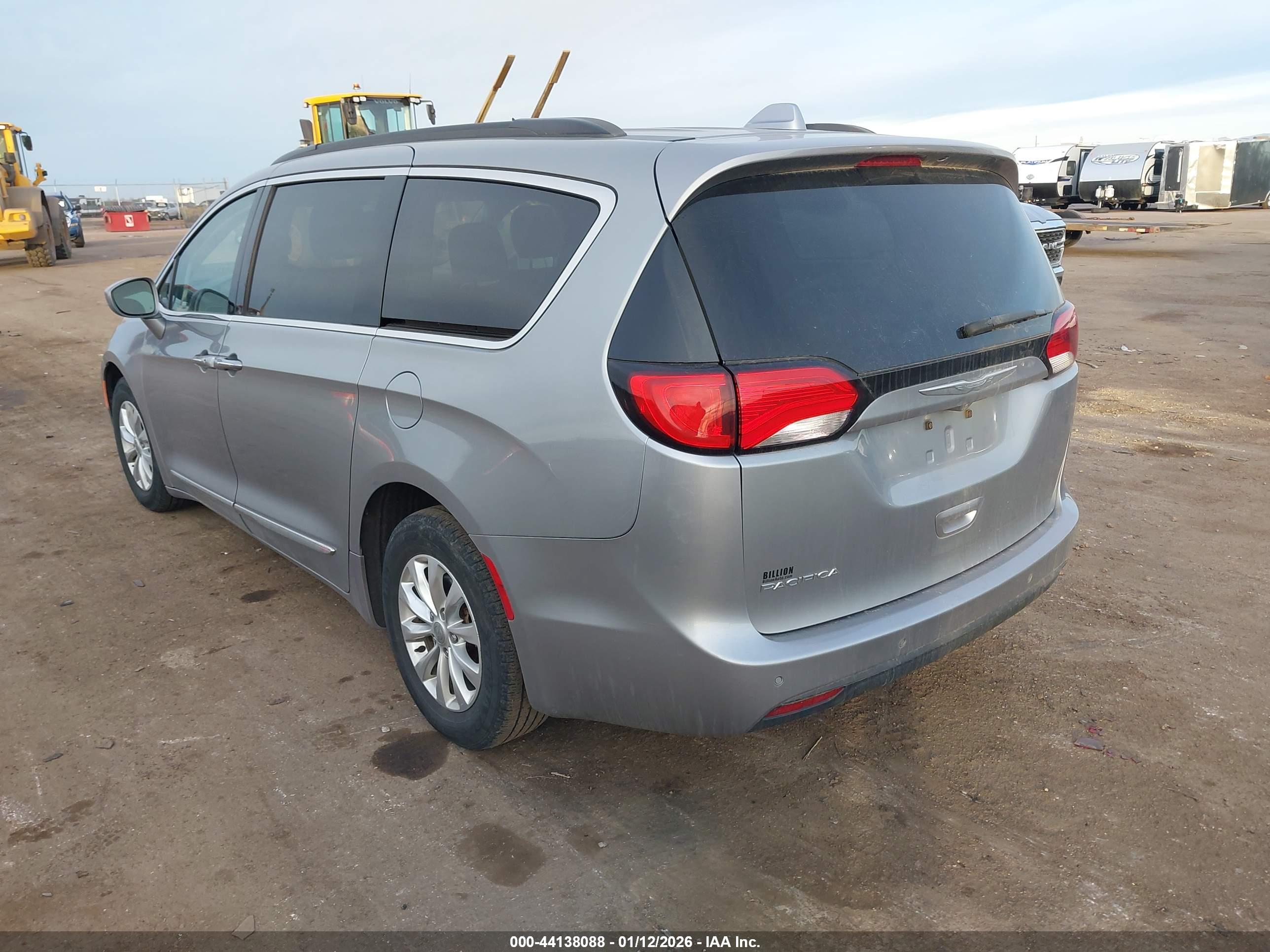 CHRYSLER PACIFICA image 3
