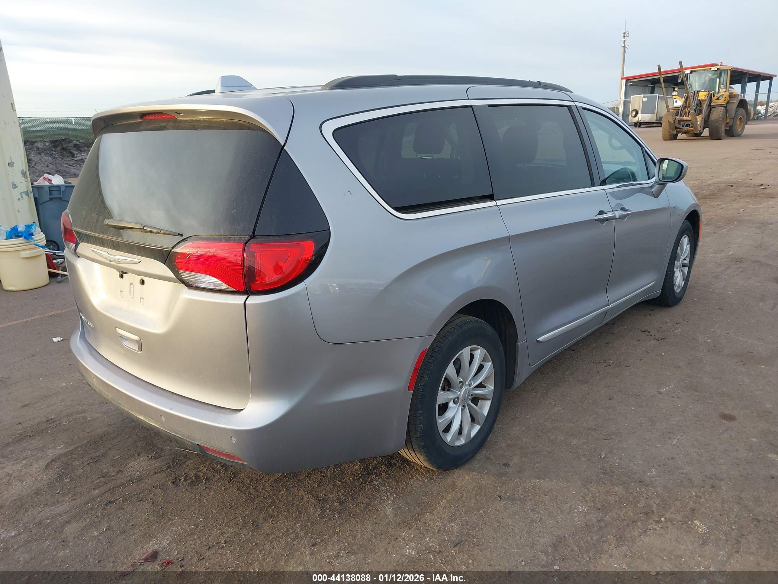 CHRYSLER PACIFICA image 4