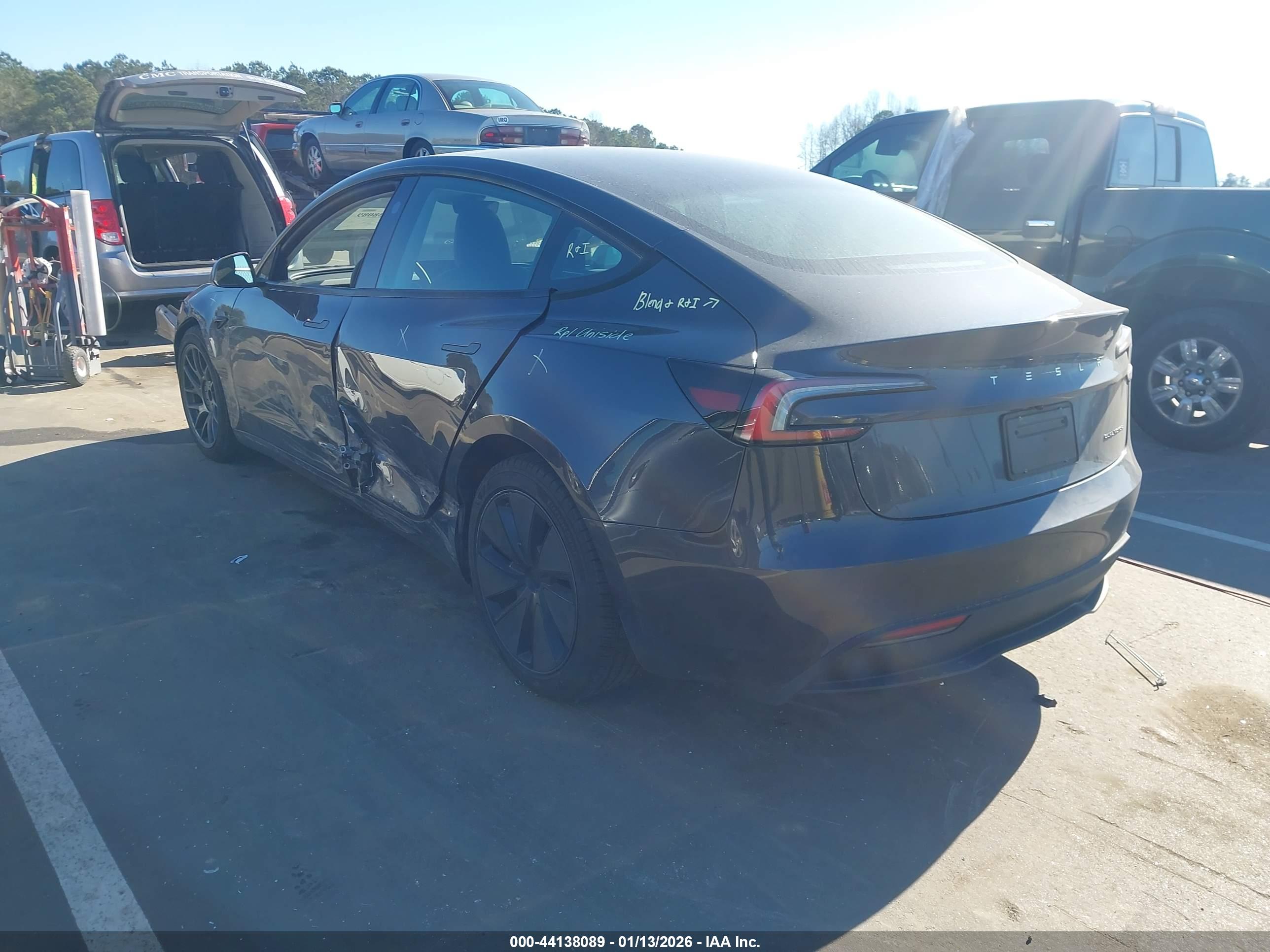TESLA MODEL image 3