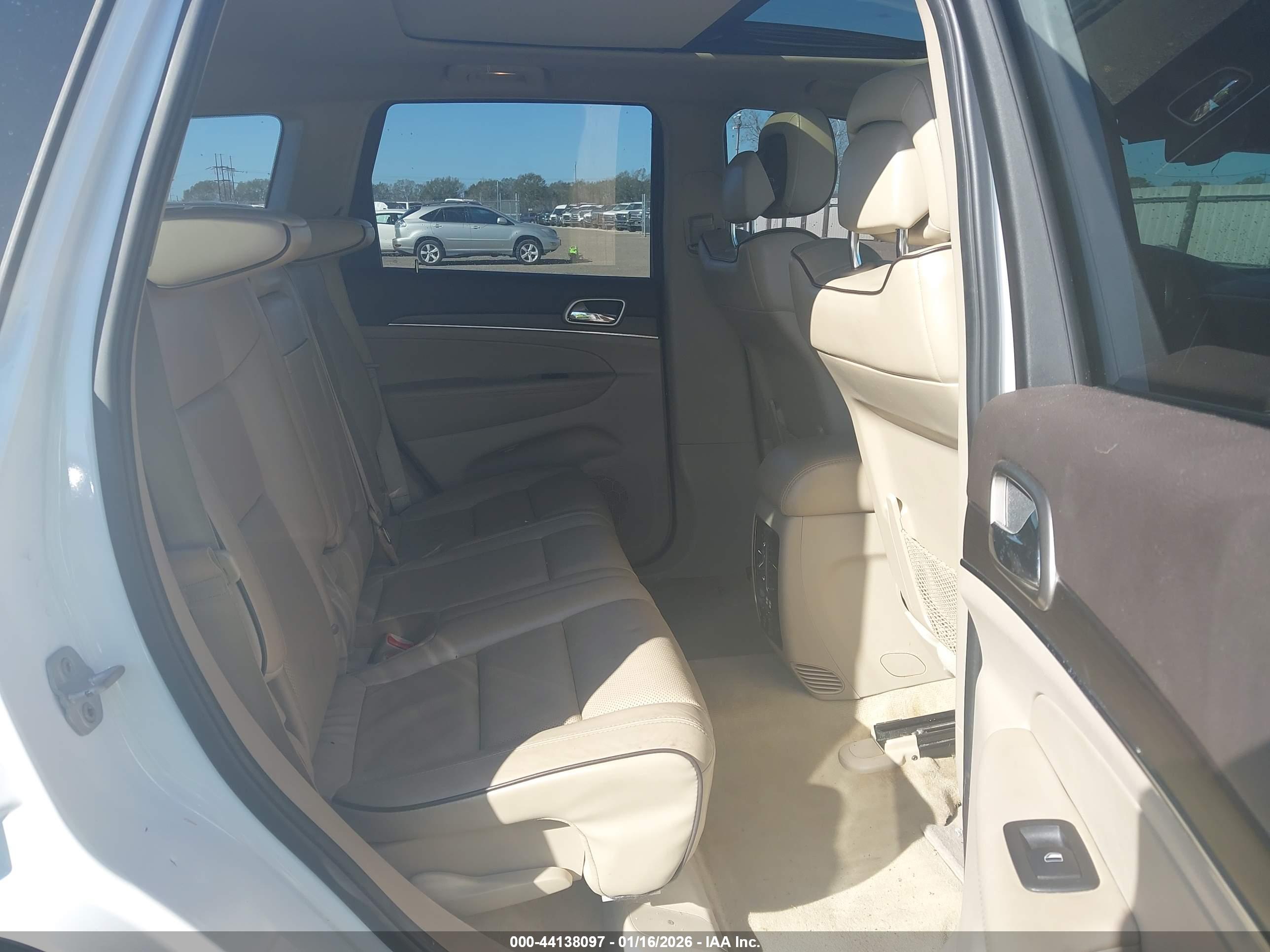 JEEP GRAND image 8