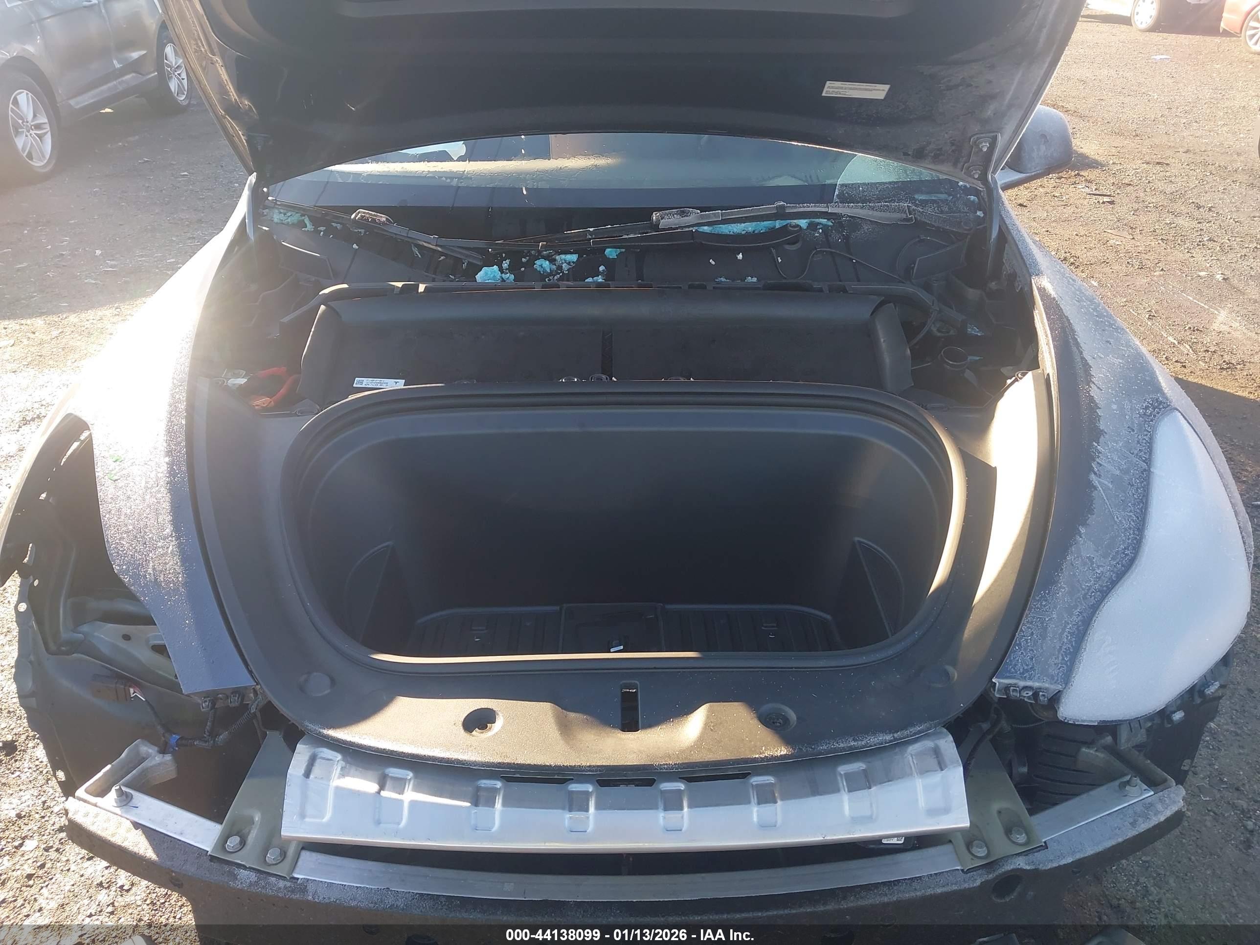 TESLA MODEL image 10