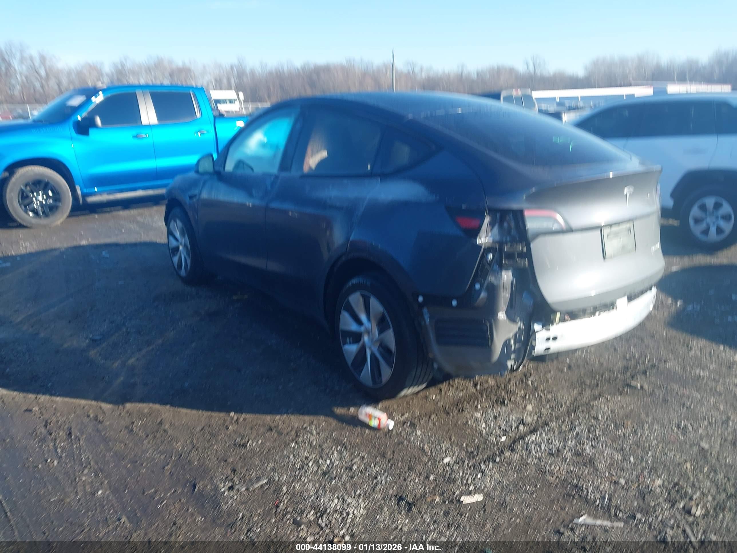 TESLA MODEL image 3