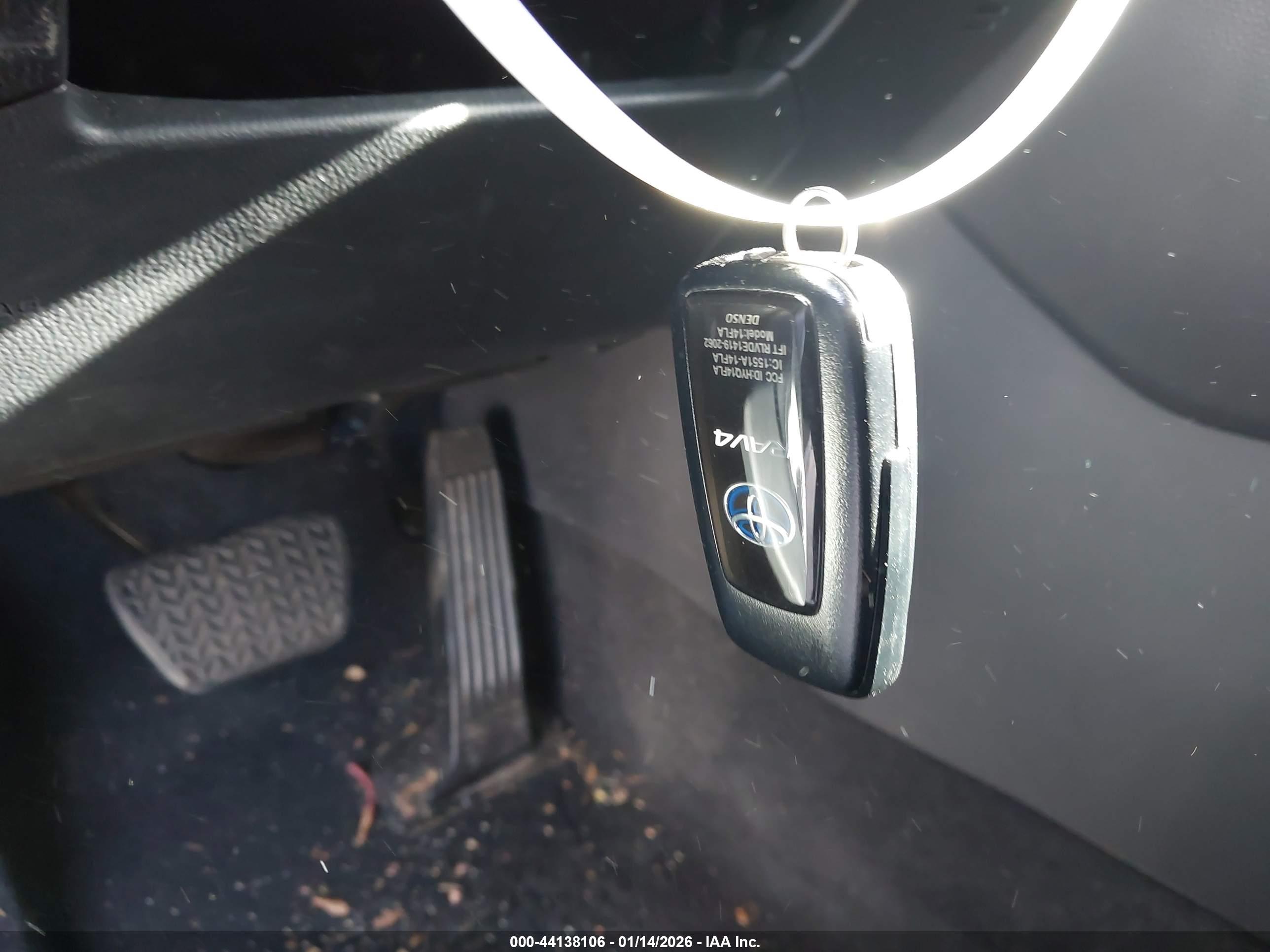 TOYOTA RAV4 image 11