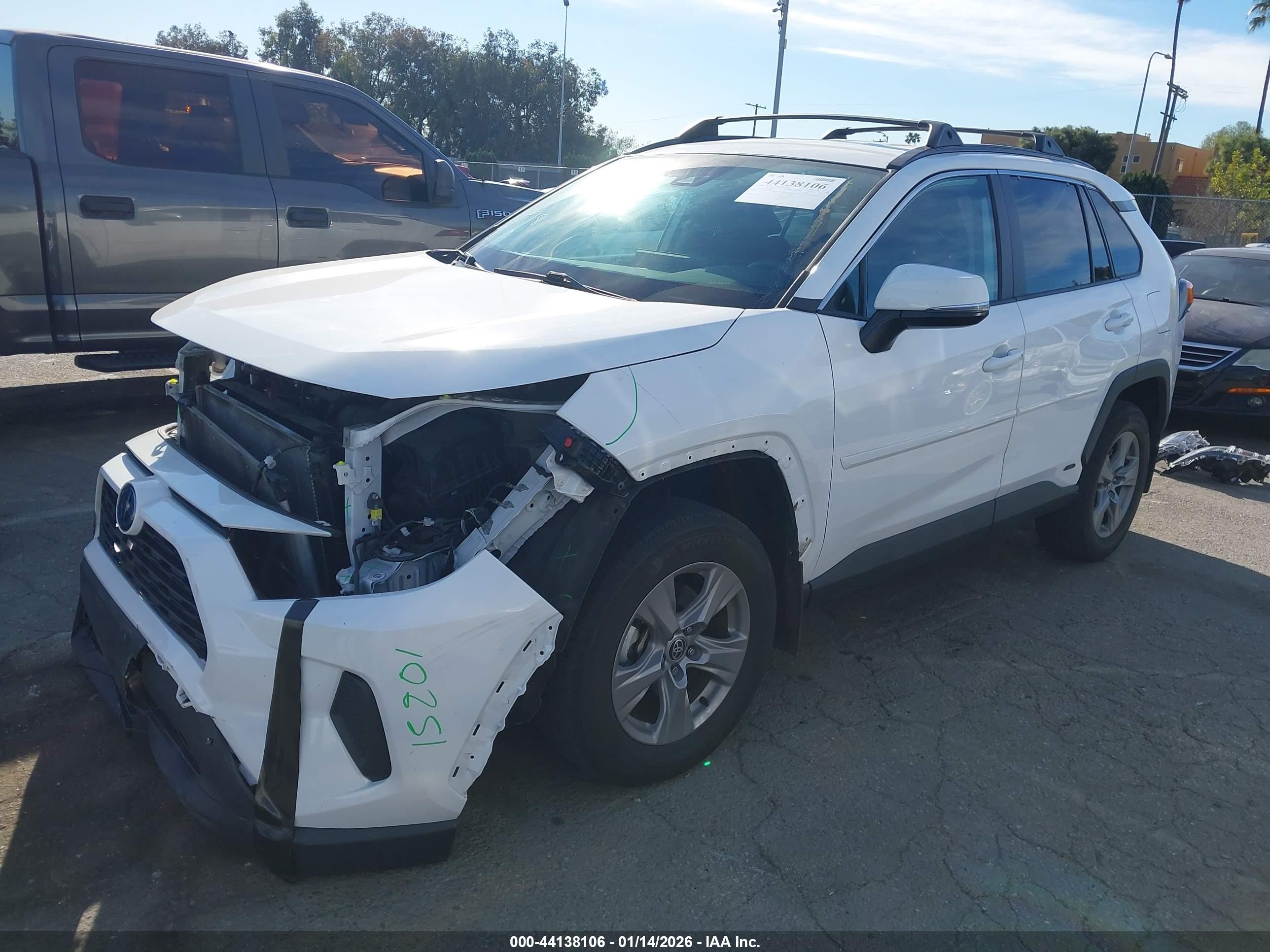 TOYOTA RAV4 image 2