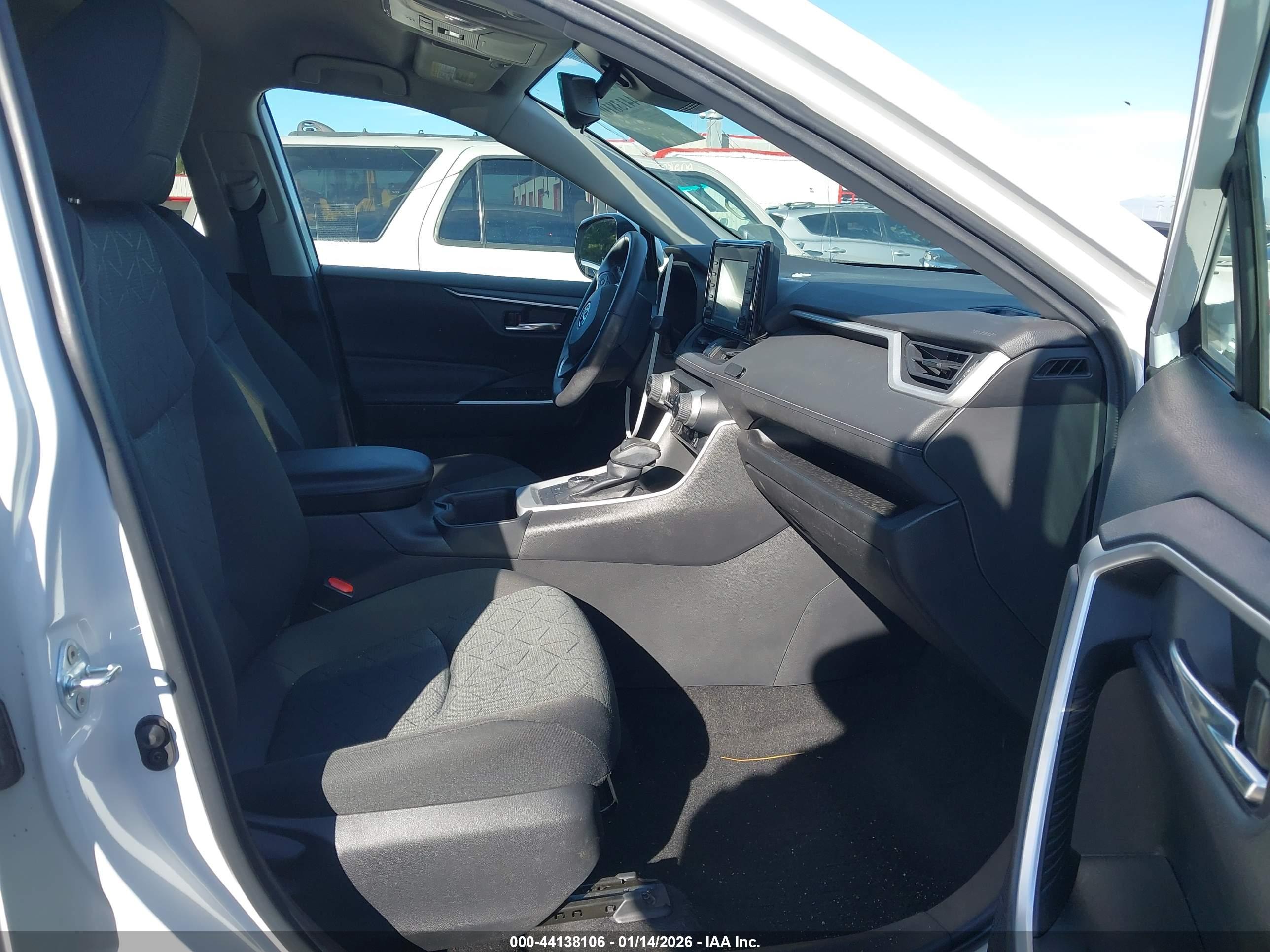 TOYOTA RAV4 image 5