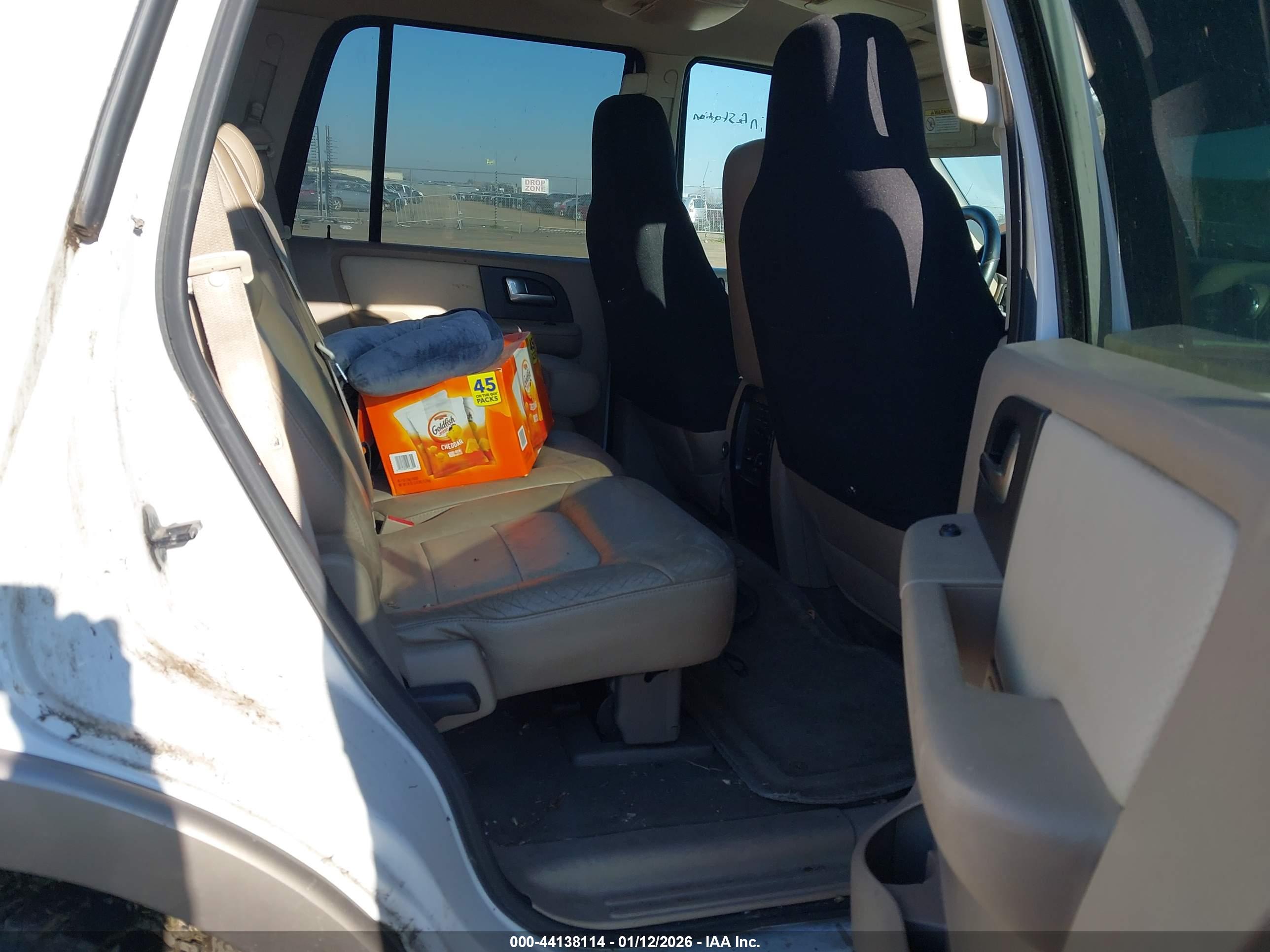 FORD EXPEDITION image 8