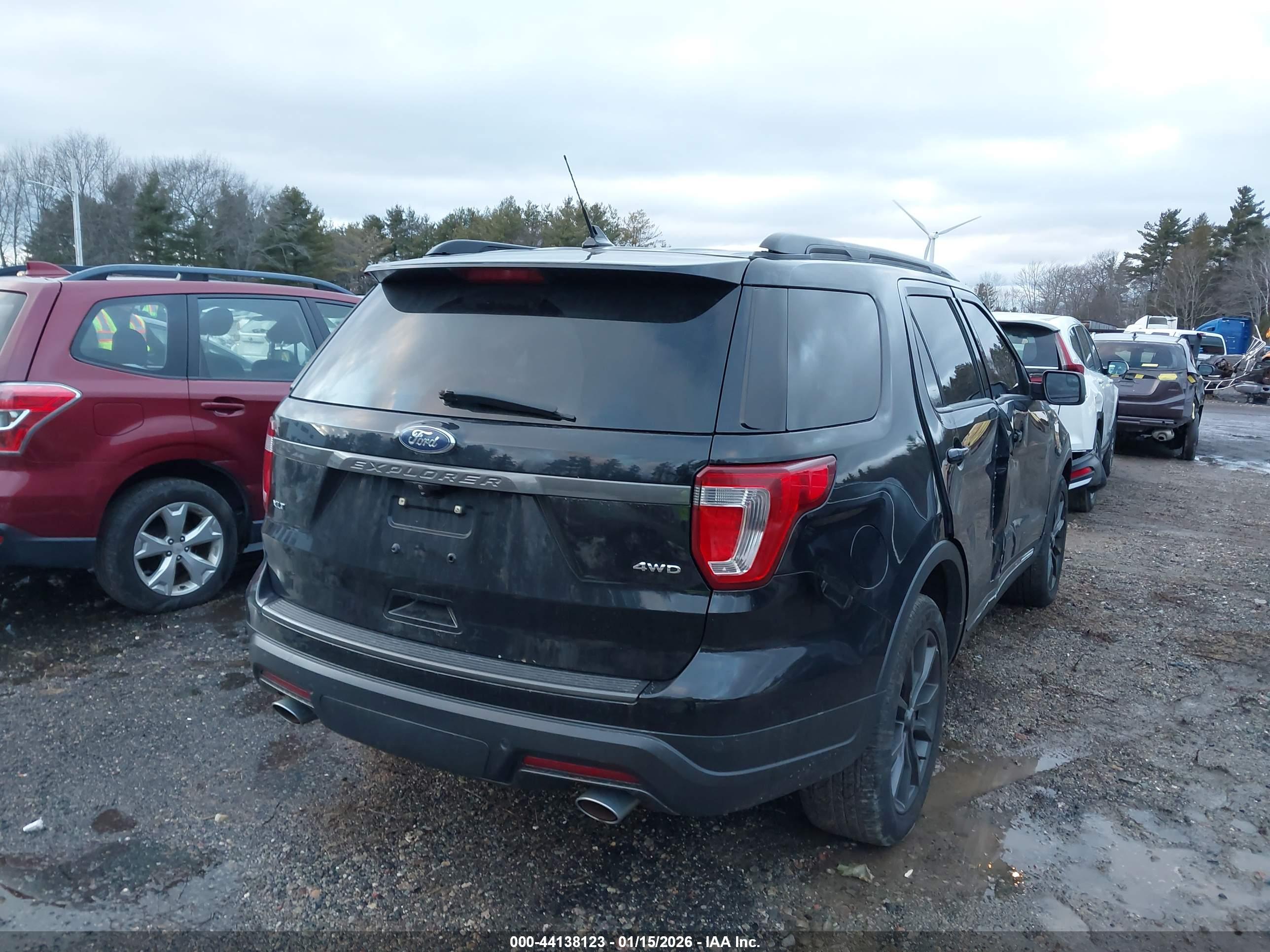 FORD EXPLORER image 4