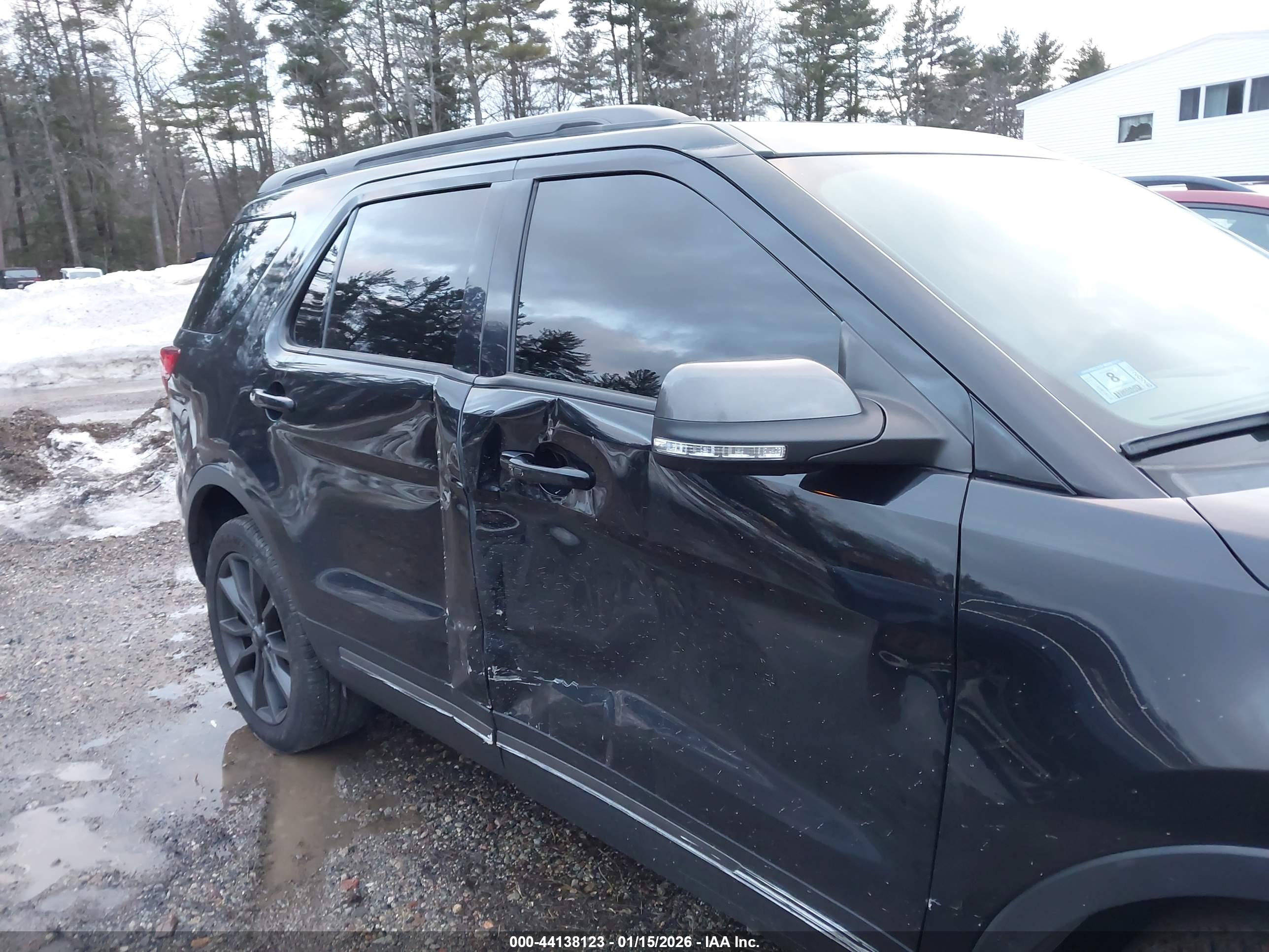 FORD EXPLORER image 6