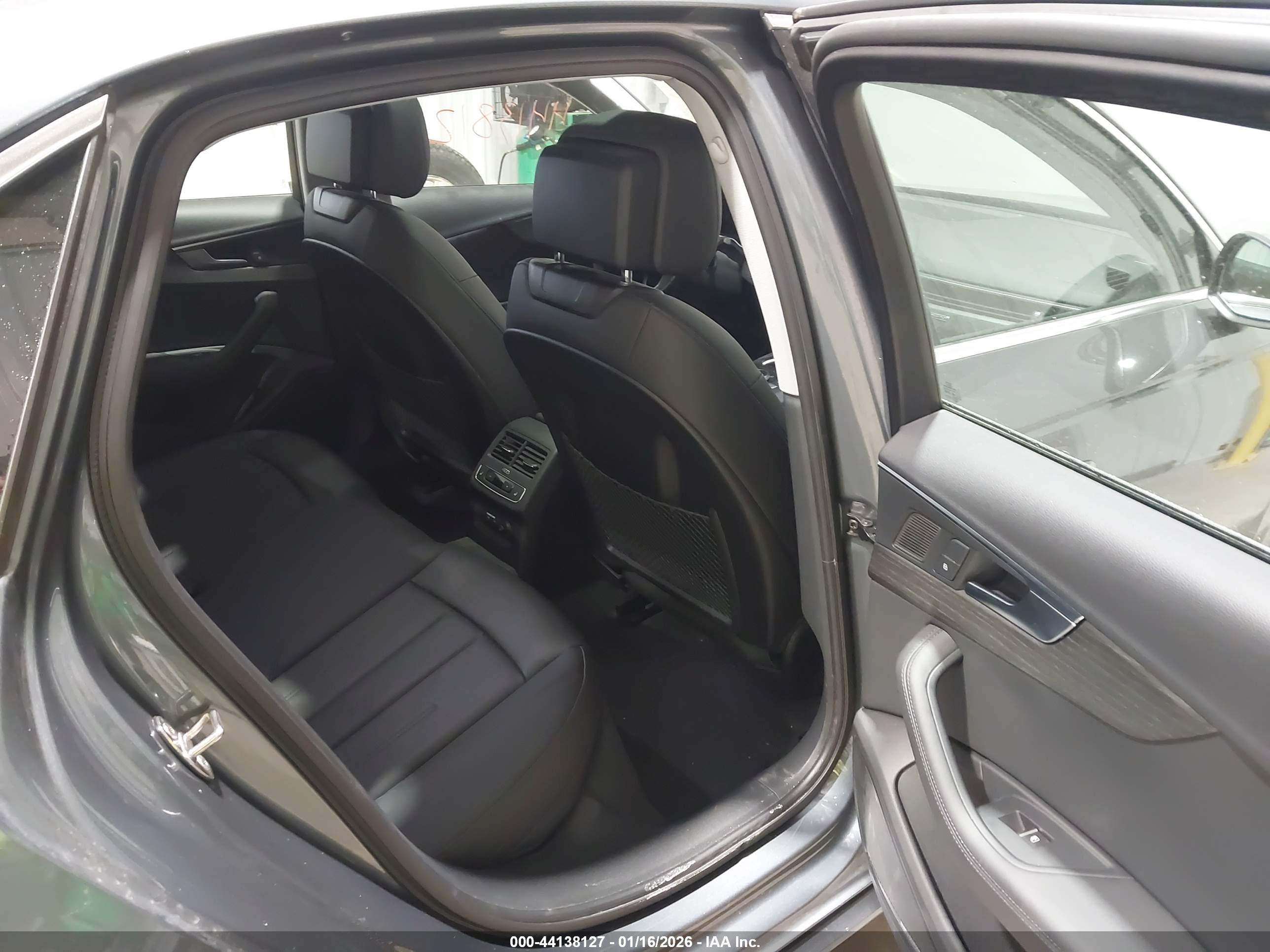 AUDI A4 image 8