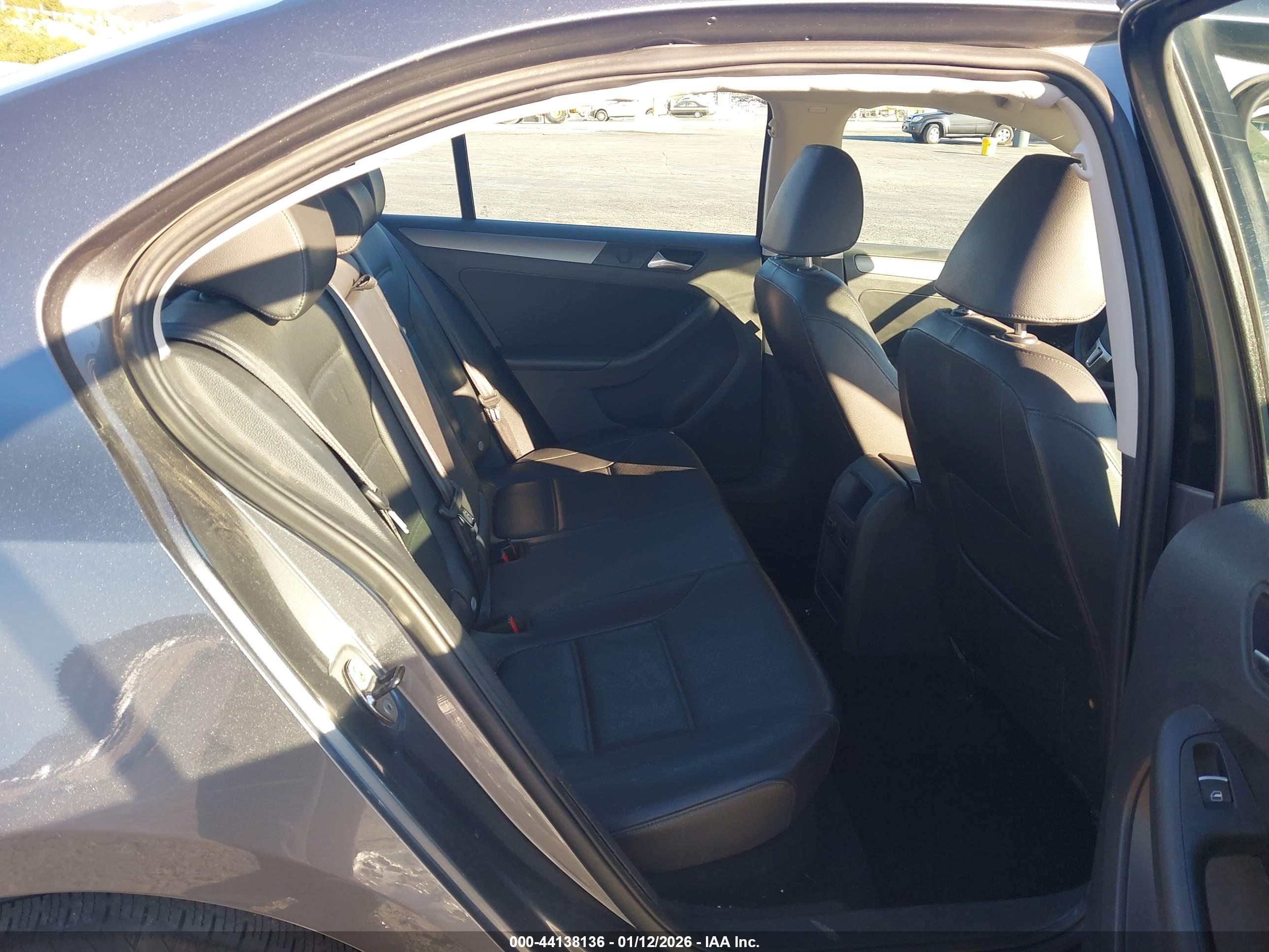 VOLKSWAGEN JETTA image 8