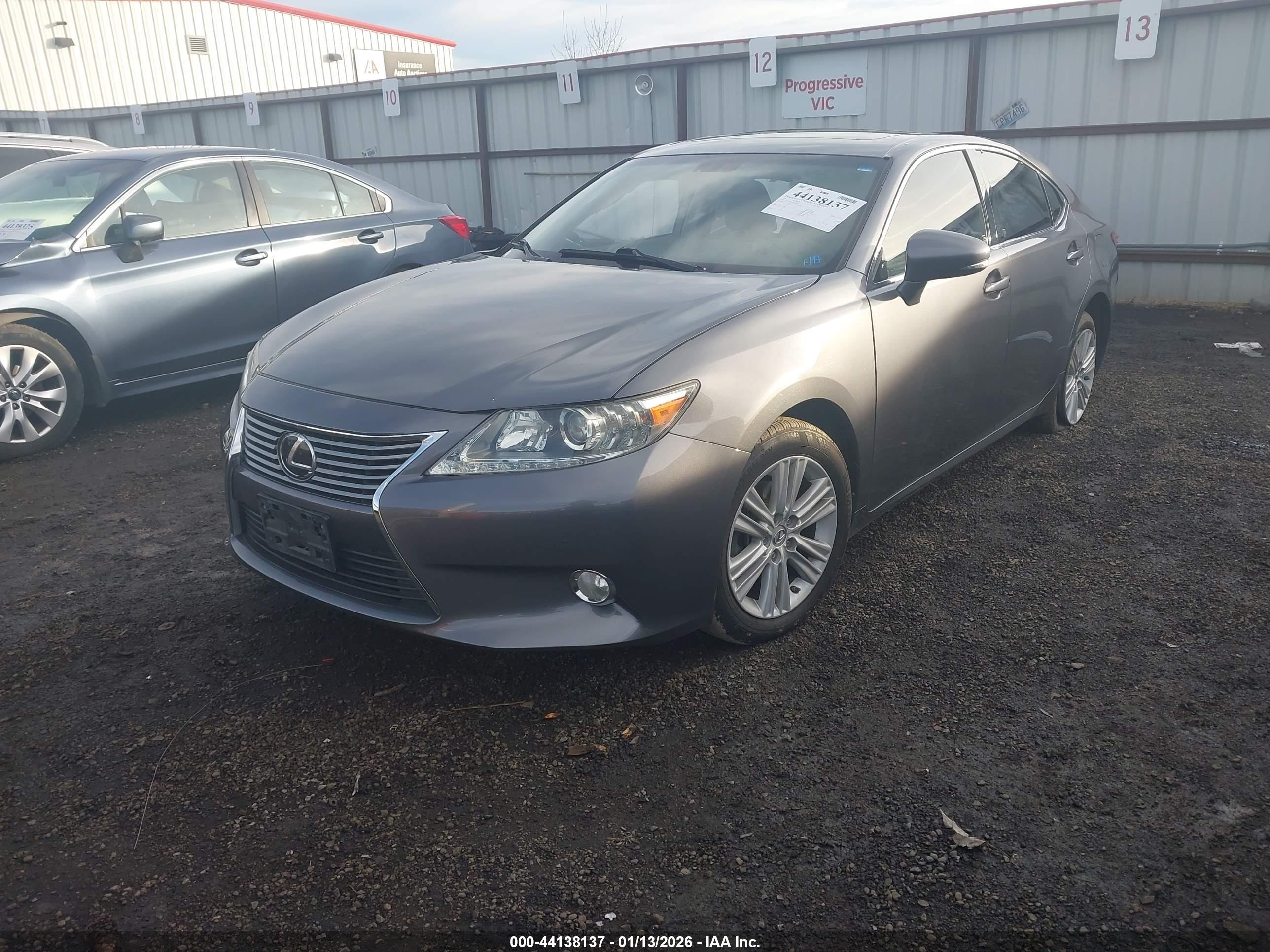 LEXUS ES image 2